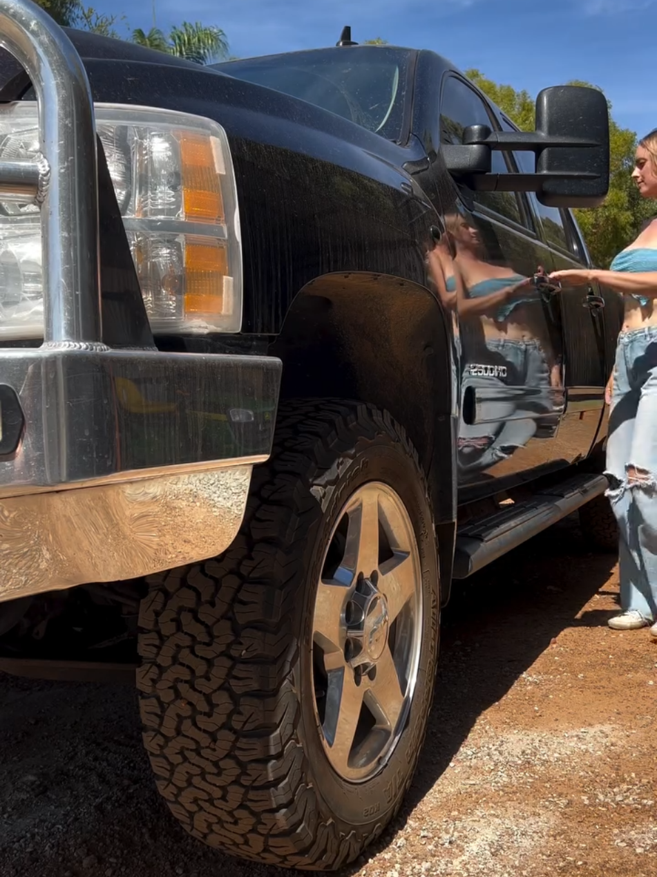 Towing mirrors are a must when hauling a big load. They help you see all sorts of things you may or may not have thought were there. 😁