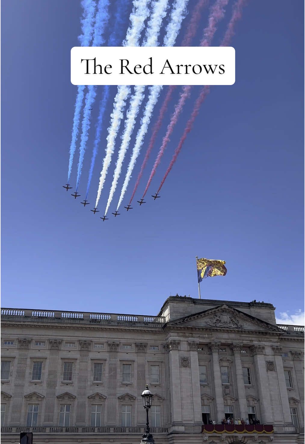 The Red Arrows flying over Buckingham Palace Trooping The Colour 2024 #redarrows #buckinghampalace #troopingthecolour 