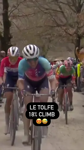 The wait is nearly over! 🍿 ⚔️ Throwback to Niewiadoma vs. Vollering vs. Kopecky on Le Tolfe—what a battle! 😍 #StradeBianche #Cycling #RoadCycling 