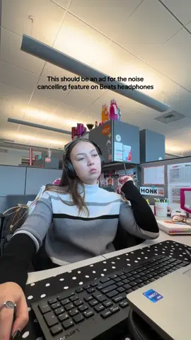 This literally isn't a bit I had no idea she was behind me LOL    #work #corporate #fyp #beats #beatsheadphones #noisecancelling #coworkers 