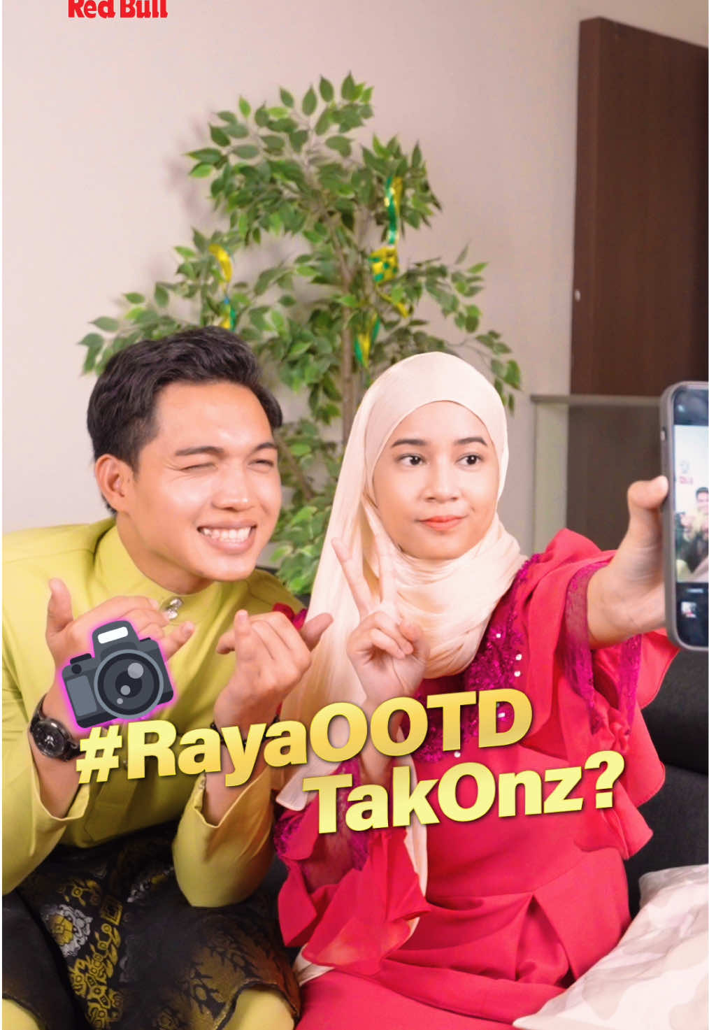 🌙 Raya vibes mesti onz! OOTD trendy, gambar perfect, barulah #SegarBertenagaMeriahBeraya  Nampak lesu? Segarlah dulu dengan Red Bull Energy Sparkling—TANPA gula, rasa buah-buahan. Pose on point, lighting cun, barulah social media-worthy Raya ini! 📷🎉 #RedBullEnergySparkling #GetATasteForMore #RefreshAndEnergize #SegarBertenagaMeriahBeraya 