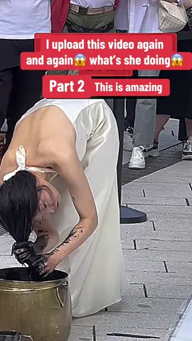 I upload this video and again😱😱 What’s she doing 😱😱 #amazing #videos #viral_video #fyp #VoiceEffects #emotional 