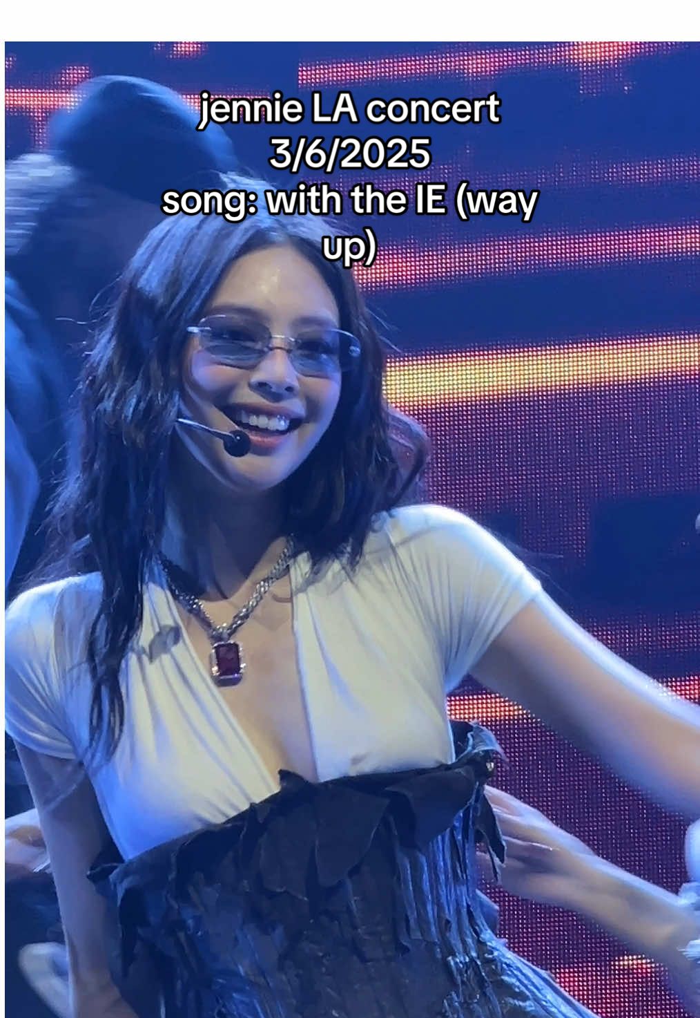 @JENNIE singing with the IE (way up) at the LA concert 3/6/2025  #jennie #therubyexperience #jenniekim #jennierubyjane #ruby #jenniefancam #jennieconcert 