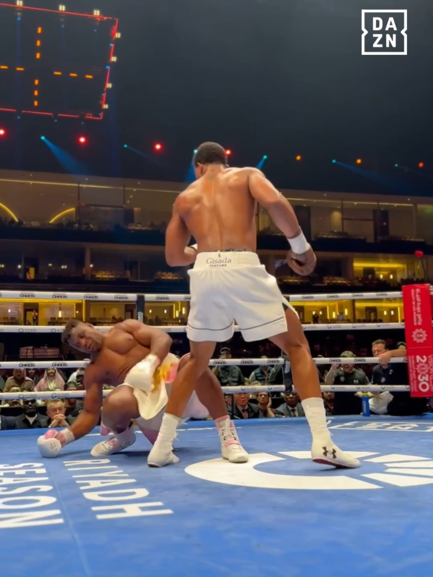 One of the most 𝐒𝐀𝐕𝐀𝐆𝐄 knockouts you'll ever see ☠️ @anthonyjoshua, #OnThisDay one year ago 🥶 #anthonyjoshua #joshua #francisngannou #ngannou #knockout #ko #boxing #boxingtok #dazn 