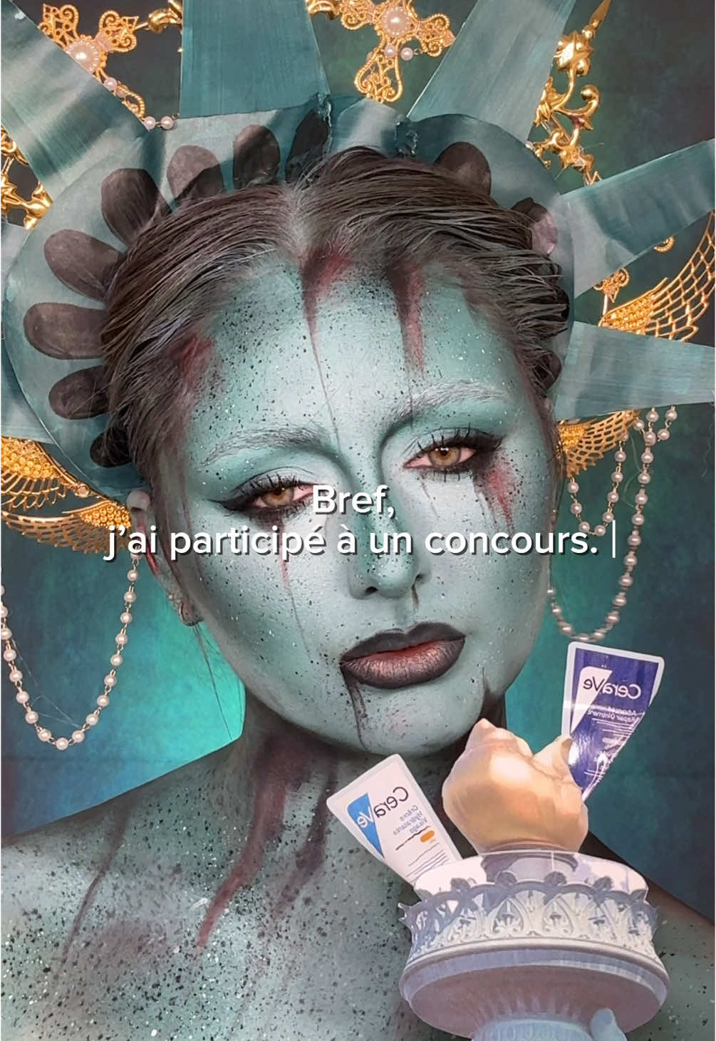 Tu as reconnu l’inspiration ? 👀 Au delà des deux dernières vidéos qui sont le résultat, je voulais vous montrer tout le processus de création. Quoi de mieux que de le faire sous forme de « Bref » ?✨ Quand @CeraVe m'a envoyé ce mail il est resté dans mon esprit pendant des jours et des jours avant que je trouve l'idée, la bonne idée ! Evidemment ce n'était ni la plus simple ni la plus rapide mais c'était celle dont j'allais être le plus fière, et je le suis. J'ai participé et maintenant je laisse le jury décider de mon sort ahah. Peut être aurais-je l'occasion de voir la statue de la liberté en vrai qui sait ? La vie réserve bien des surprises quand on ose :)  *partage spontané *vidéo non sponsorisée (pas d'argent que du kiff ) #makeup #creativereels #bref #cerave #cerawards #cerawards2025 #creativemakeup #makeuptutorial  #makeupreels @ceravefrance  #creatorsearchinsights 