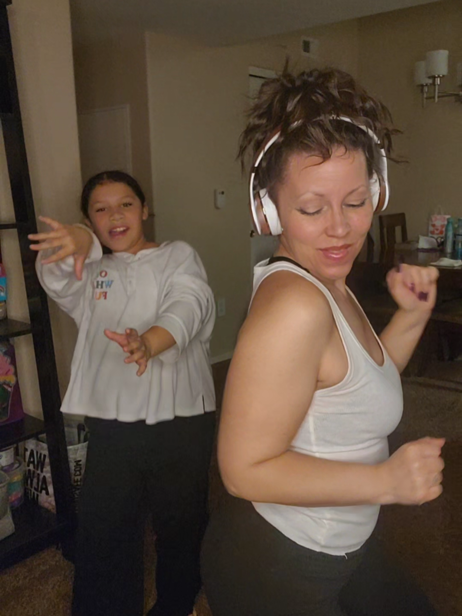 Every now and again I let my mini get in on the action 😂 #fyp #trending #anxiety #dance #viralvideo #foryoupage #momanddaughter 