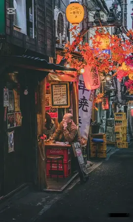 A cozy evening in a hidden izakaya, where time slows down, lanterns glow, and the aroma of grilled skewers fills the air. Would you stop for a drink here? 🍶✨ #JapanNights #IzakayaVibes #hiddengems #fyp #foryou 