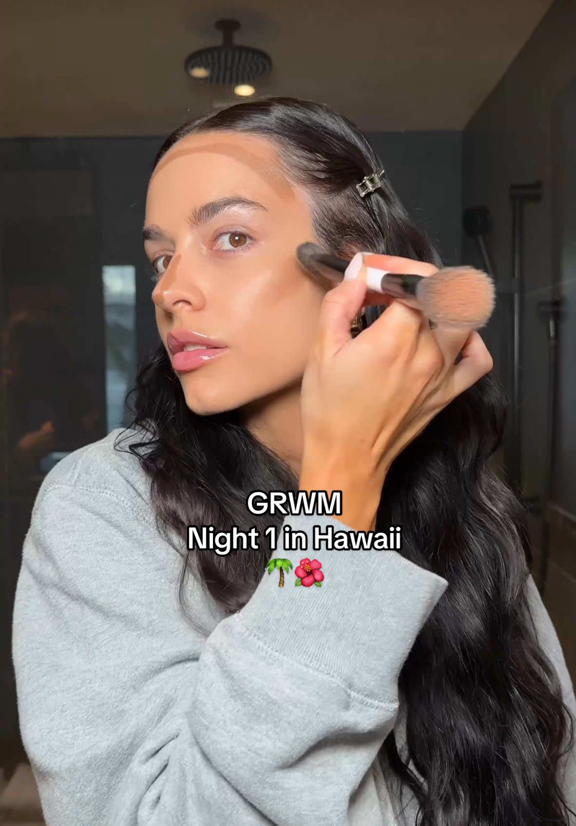 GRWM for our first night of our girls trip in Hawaii 🌴🌺 #grwm #makeup #hawaii #hairtutorial #wavyhair #makeuptutorial #makeupvideos #makeuptok #vacation #travel #beachvibes 