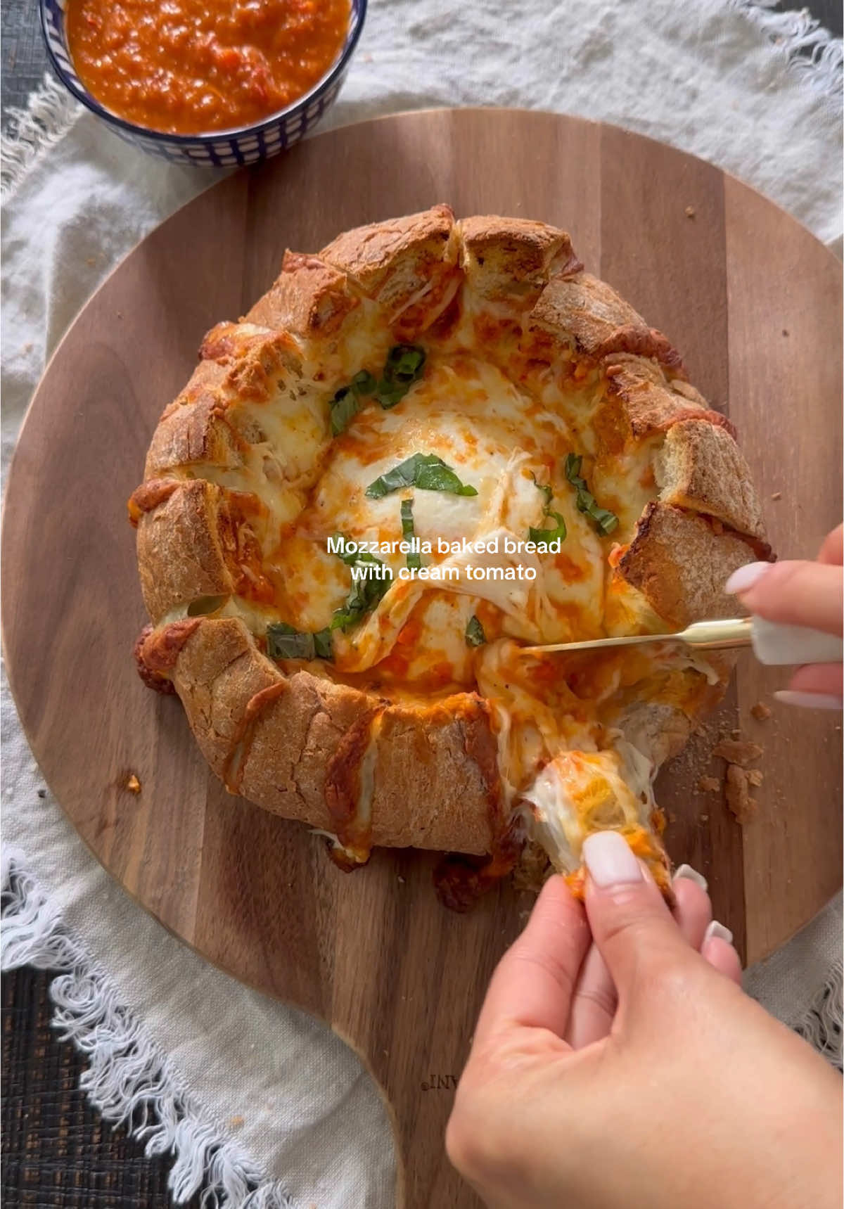 Mozzarella baked bread with cream tomato 🍅🧀 #cheesy #cheesybread Ingredients: -Bread - mozzarella cheese - parmesan cheese  - garlic - olive oil - salt and pepper  - Tomatoes Cream ( Fresh tomatoes, garlic, olive oil, salt, onion and pepper) Take to oven on 380 degrees for 20 mins  #garlicbread #cheesyfood #cheesy #cheesygarlicbread #homecooking #Foodie #foodiegram #spanglishfashionbreads