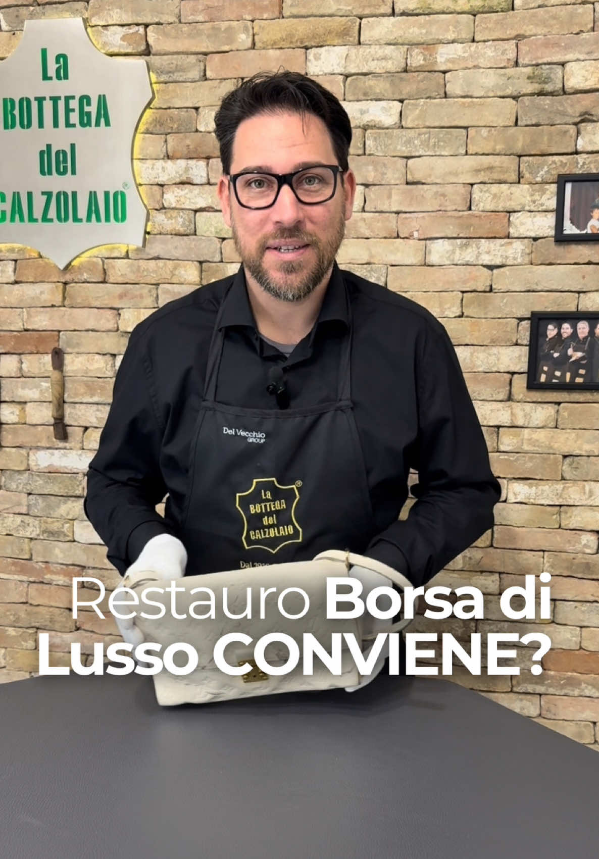 🔹 Restaurare una borsa di lusso conviene? 🔹 Una borsa ben curata mantiene il suo valore, dura più a lungo ed è una scelta sostenibile. Ripararla significa darle nuova vita! 💬 Tu cosa ne pensi? Conviene? Scrivilo nei commenti! ⬇️ #RestauroBorse #BorseDiLusso #Calzolaio 