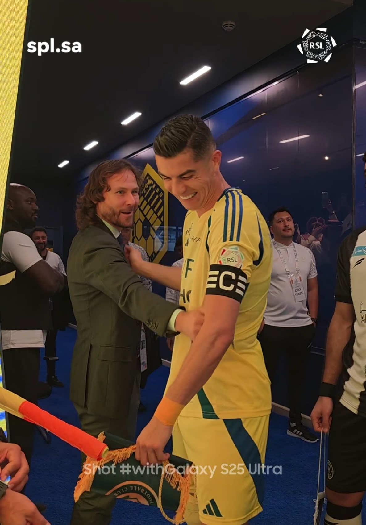 Just two Ballon d’Or winners vibing in the tunnel 🥰 #SPL  #cr7  #portugal  #czech 