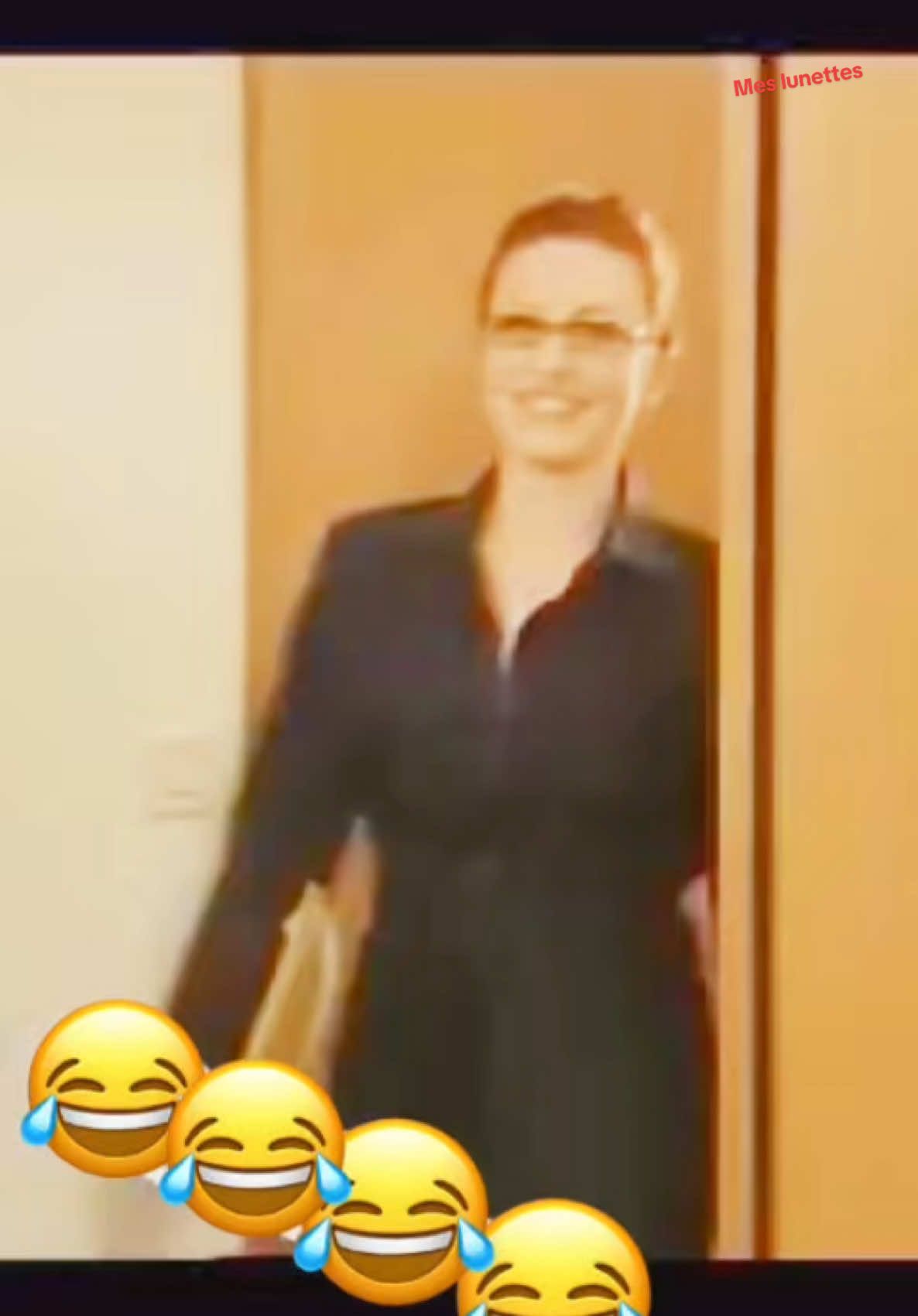 #funnyvideos😂 #treanding #comedyvideo #fypviral #foryoupagе #funnymemes #funnyhumor #funnycomedy #funnytiktok #farouk💜algérois  mes lunettes 