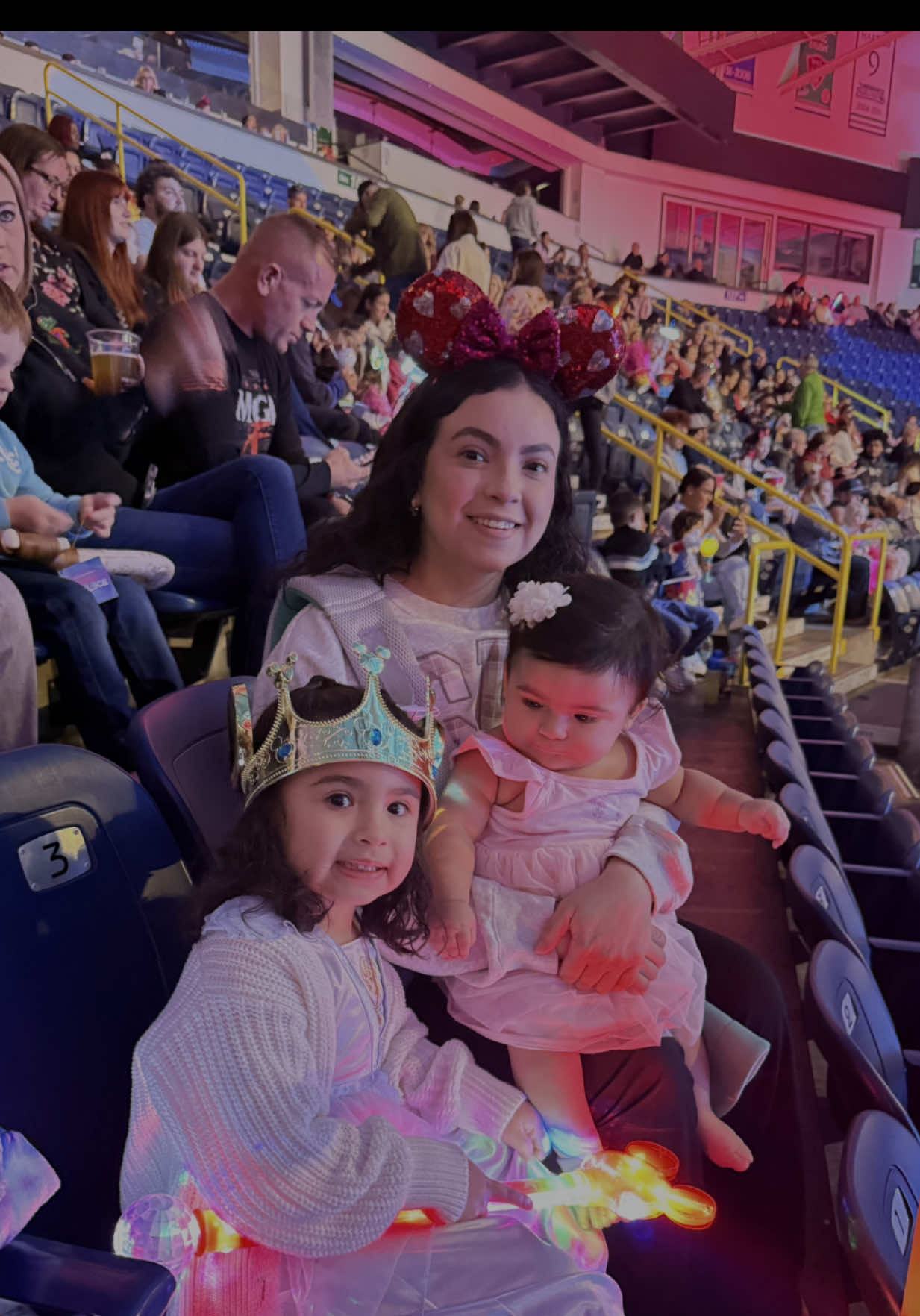 ¡Una noche mágica en #DisneyOnIce! ✨❄️ Vivimos una experiencia inolvidable en familia, llena de emoción, risas y mucha magia. Gracias a @CMN y @DisneyOnIce por hacer esto posible. 🏰@Cárdenas Marketing Network @Disney On Ice 💙 Si aún no has ido, ¡aún tienes tiempo! Los shows continúan del 7 al 9 de marzo. ¡No te lo pierdas! 🎟️✨ #Disneyonice #encanto #frozen #fypシ #fyp 