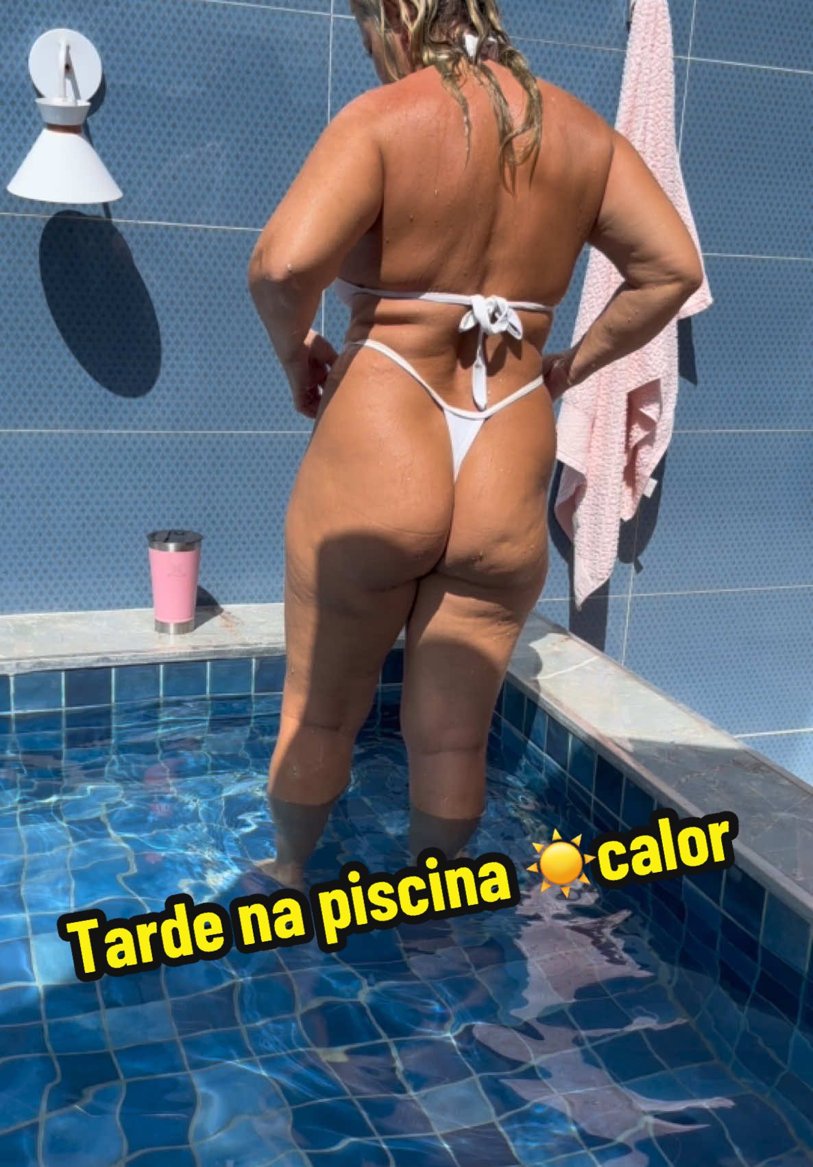 Tarde na piscina 🏊 calor demais no interior de São Paulo calor de 39 graus ☀️☀️☀️