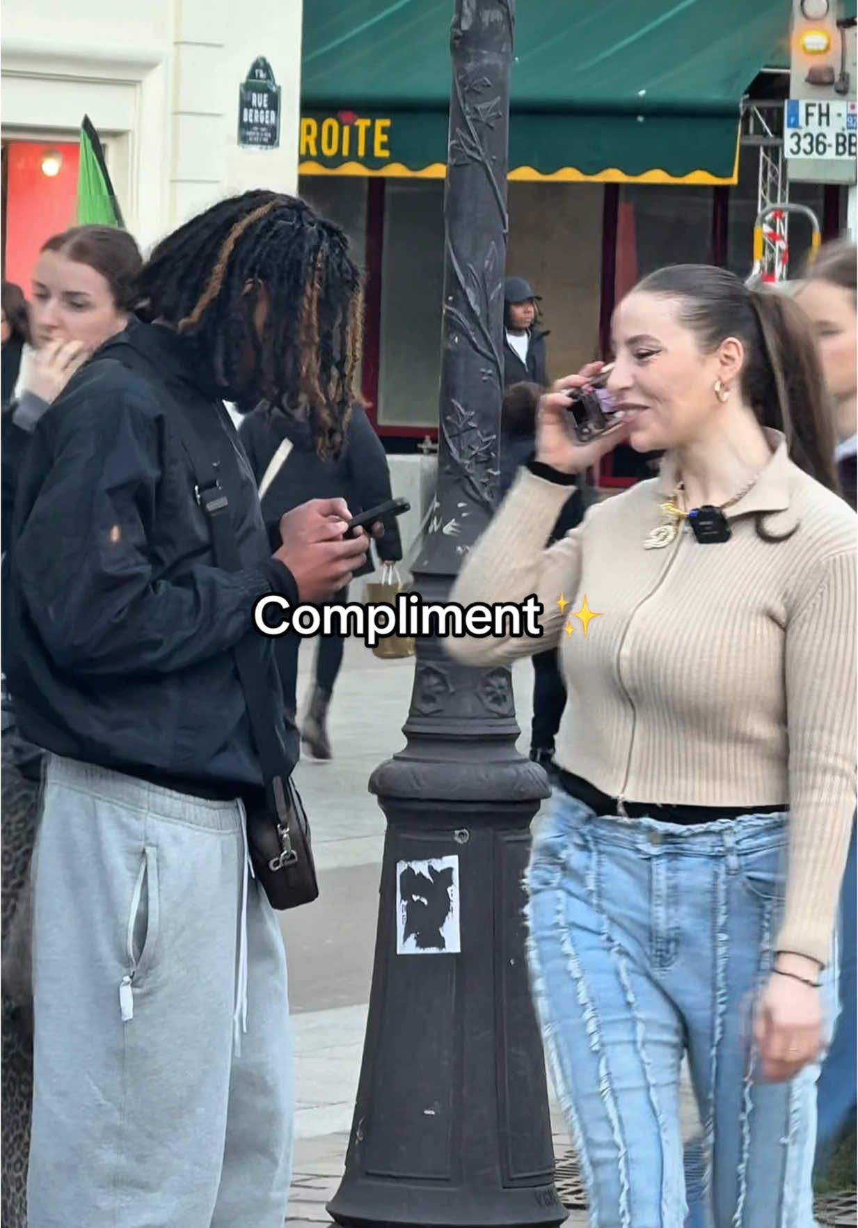 Expérience sociale on complimente les hommes pour voir leur réaction #cameracachée #prank #compliment 