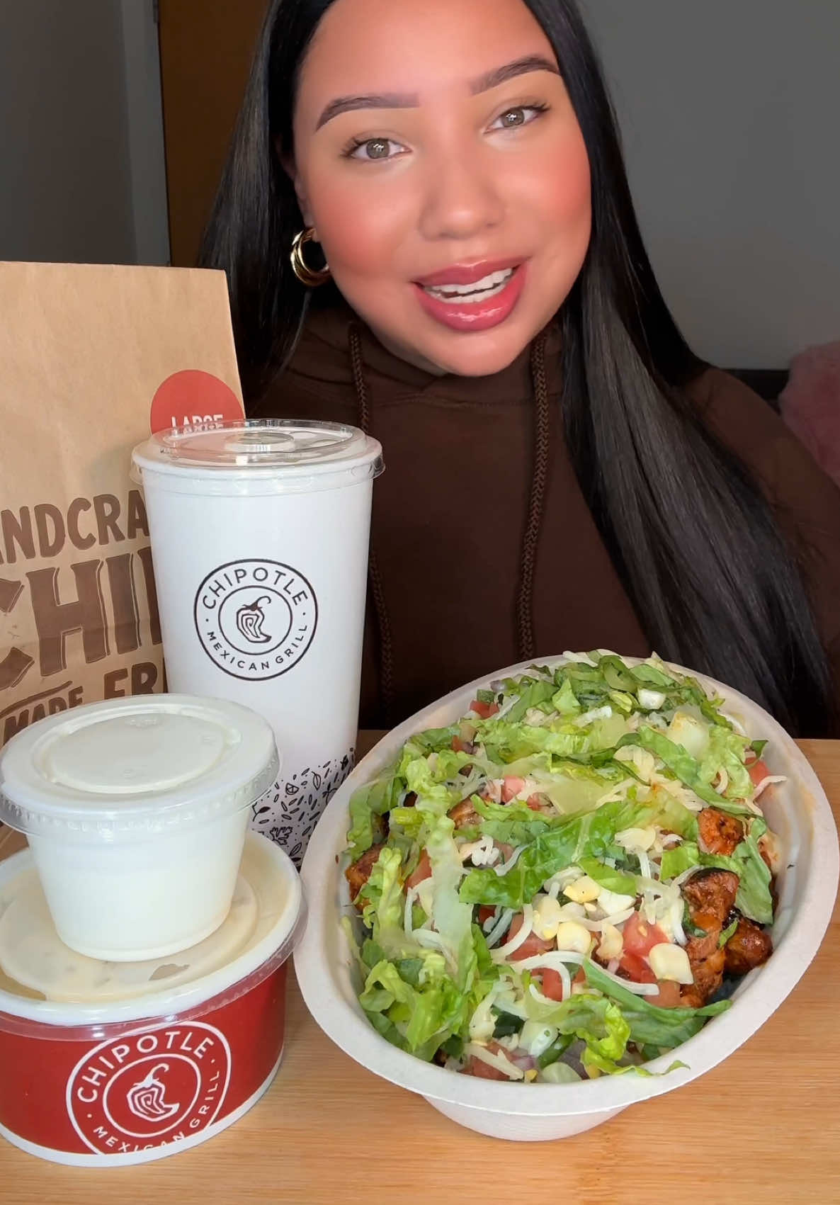 CHIPOTLE❤️ trying their NEW chipotle honey chicken!🍗🔥 @Chipotle #ChipotlePartner #burritobowl #mukbang #food #chipotleorder #eatwithme #tastetest #foodinspo #whattoeat 