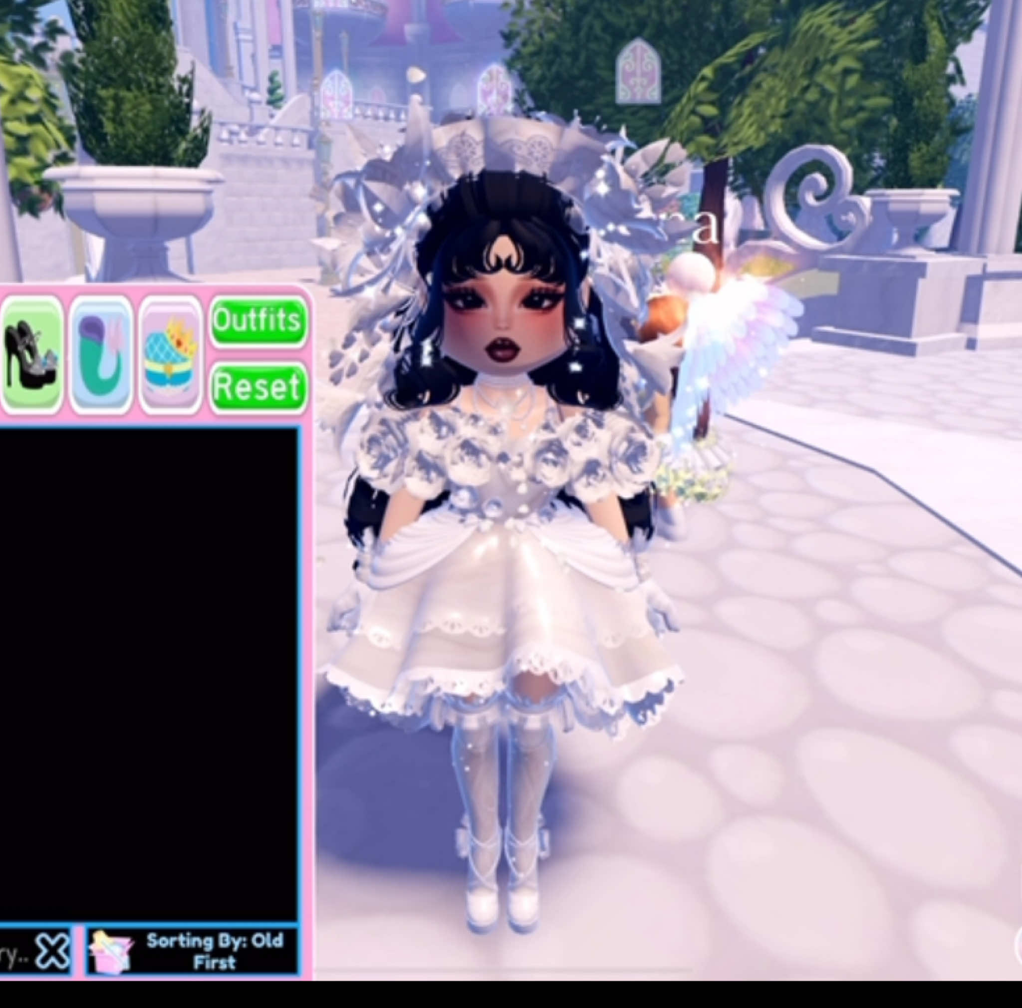 Been playing royal high since the beginning and I haven’t won a single halo #royalehigh #roblox #fyp #Halo 