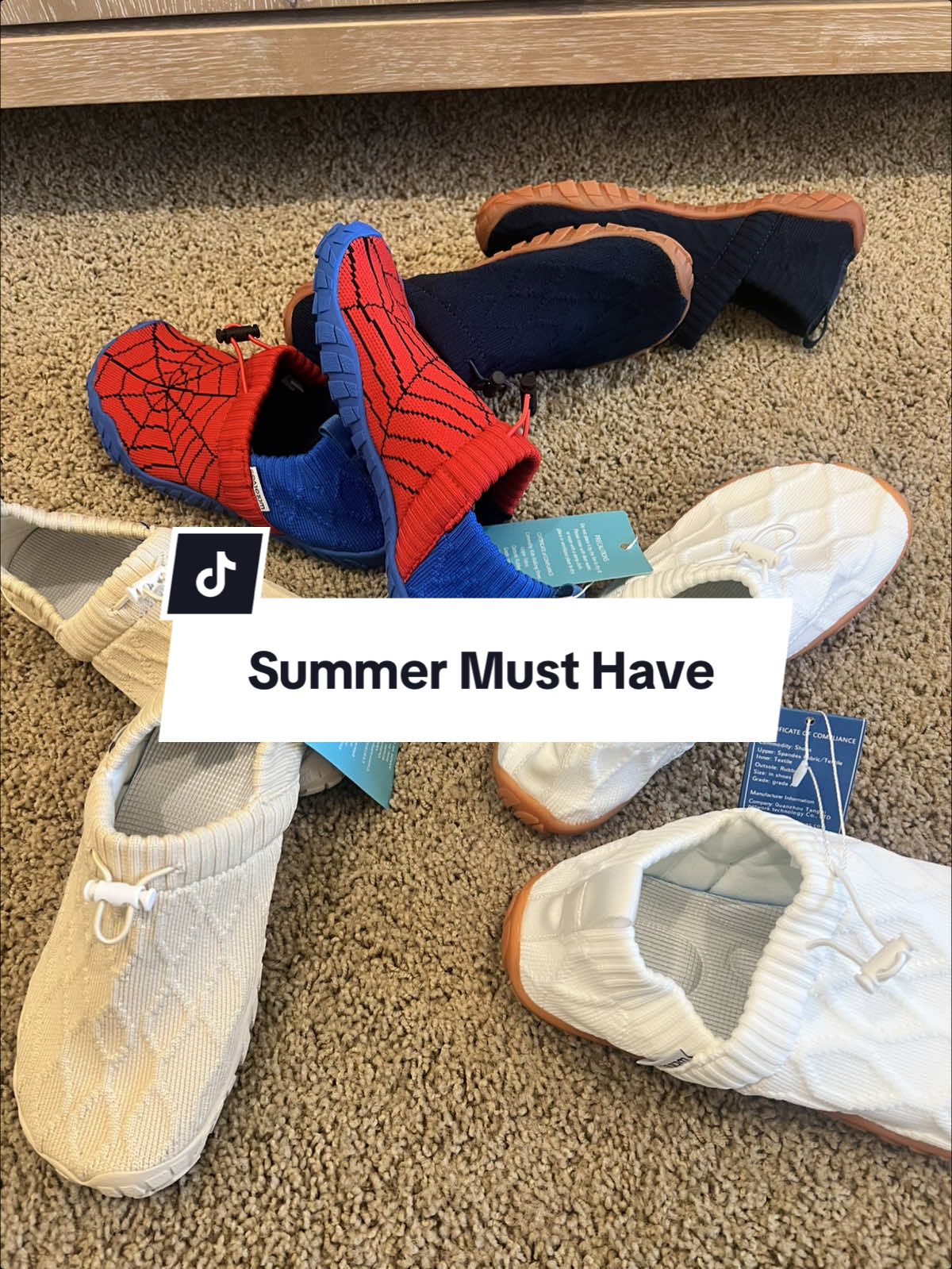 These are easily the best water shoes for kids and adults! Amazing quality and unbeatable price with free shipping! Perfect water shoe for the summer! #summershoes #watersports #summermusthaves 