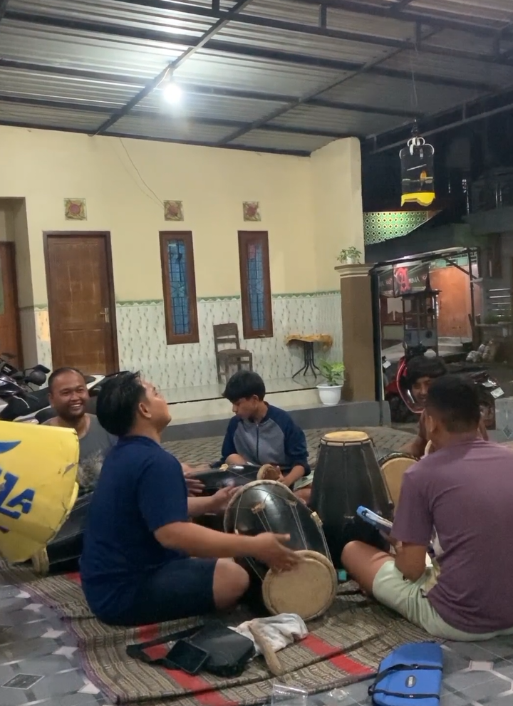 Masih suasana ibadah musik Ur Saur Daul Combo🤭 #musik #fypシ゚viral #fy #fyp #musikdaulmadura #@daolcomboadela_ 