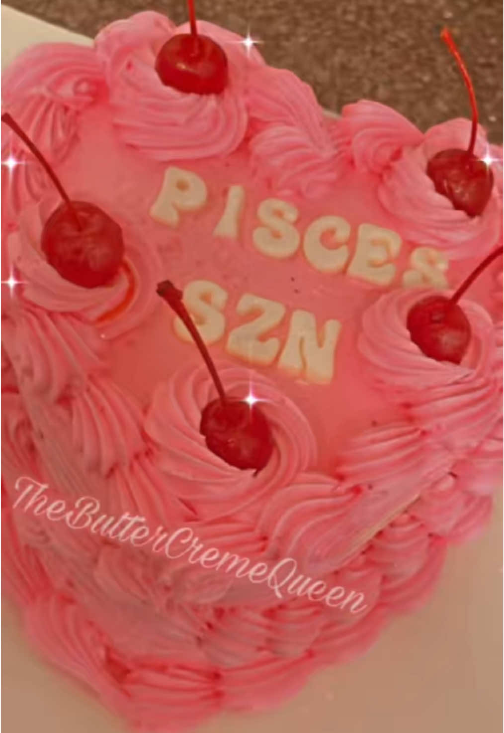 Pisces Szn! #Pisces #PiscesSzn #TheButterCremeQueen #SkinnSoSoft #KenzieGrwm #GrwmKenzie #Cake #HeartCake #HeartShapedCake #PinkCake #Pisces 