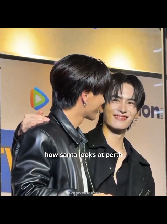 I love the way PerthSanta looks at each other 🥹🦋 #perthsanta #santapp #perthppe #santapongsapak #perthtanapon #fyp #perfect10liners @Santa @PERTHPPE 