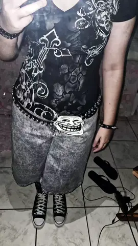 #out #outfit #outfitinspo #grunge #alt #alternative #fashiontiktok #y2k #fyp #parat #paratii #swag #foryoupag #foryoupage #superstar #moda #videoviral #fyppp #fypppppppp #vaiprofyinferno👺🔪 #EMOO #emo #styleinspo 