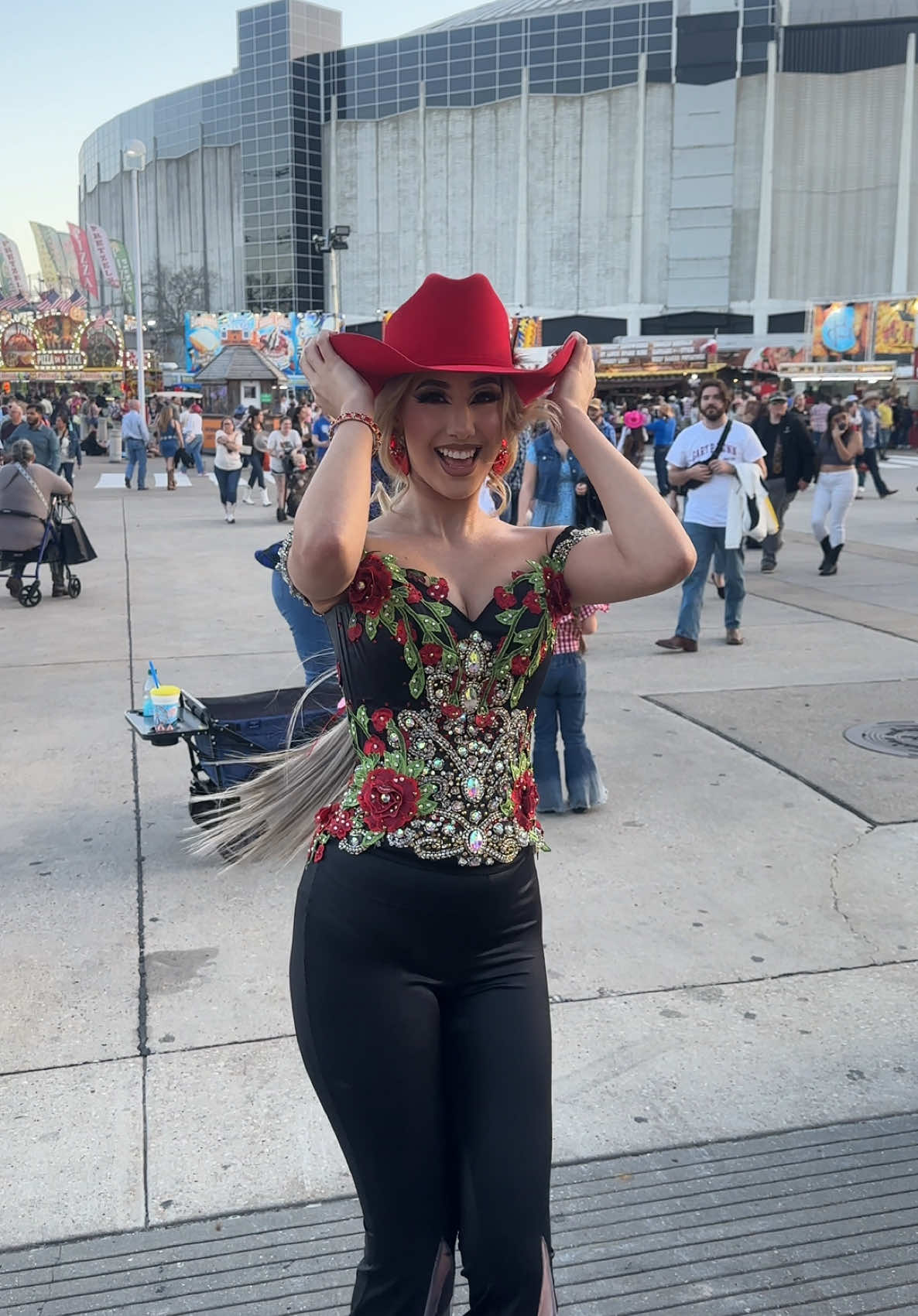 Si supieras 🤠✨ #foryou #quinceañera #surprisedance #rodeo 