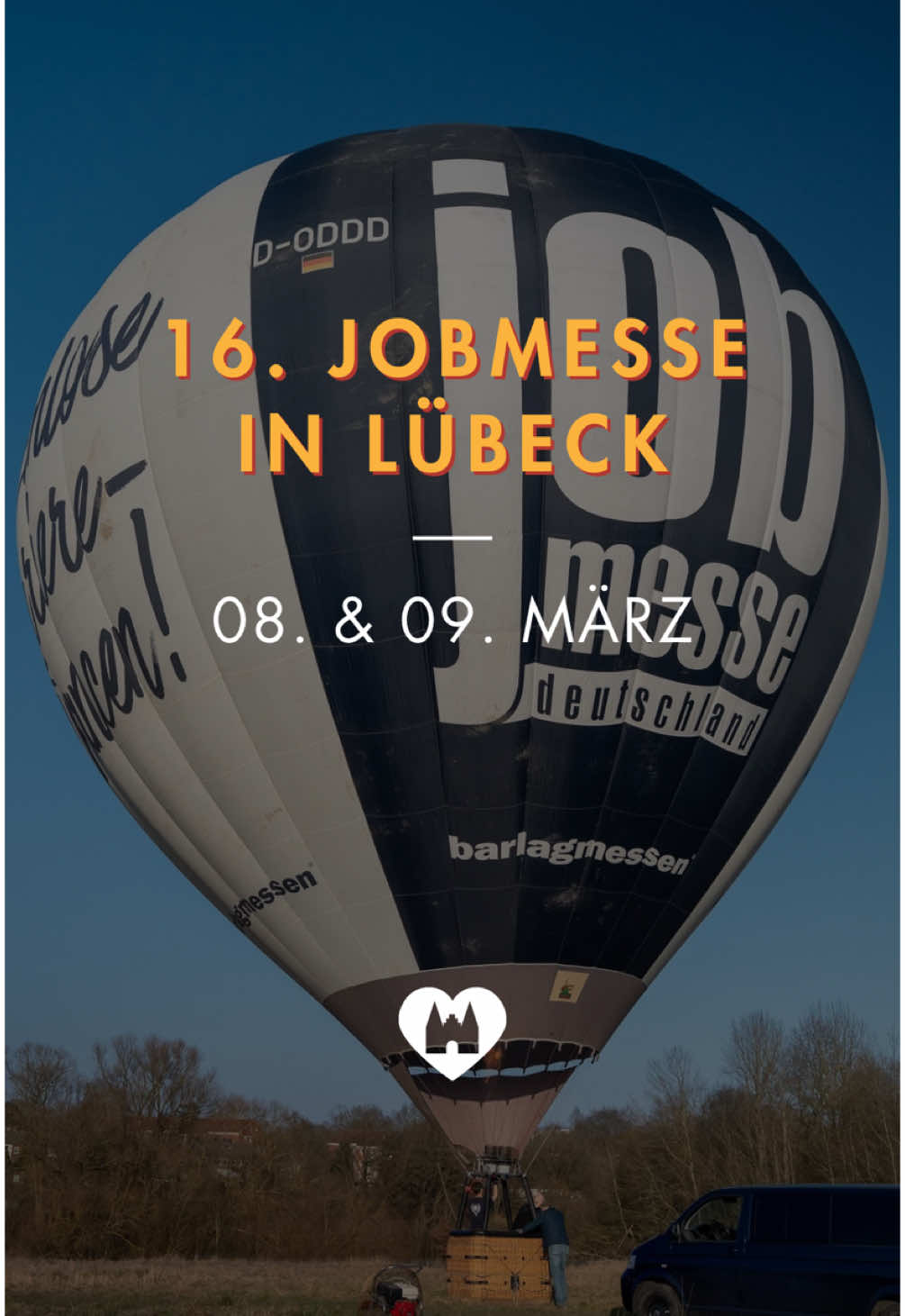 Wie sieht Lübeck eigentlich aus der Vogelperspektive aus? 🧐 Wir durften es herausfinden – bei einer Ballonfahrt mit dem Jobmesse-Ballon. Von Lübeck-Moisling aus schwebten wir über die Stadt und landeten sanft in Ovendorf. Habt ihr den Ballon am Freitag gesehen? Am 08. & 09. März 2025 findet die 16. Jobmesse Lübeck in der Kulturwerft Gollan statt – und die solltet ihr euch nicht entgehen lassen. Das erwartet euch:  ✅ Über 110 Aussteller – von großen Unternehmen bis zu spannenden Start-ups  ✅ Vorträge & Workshops, die euch neue Einblicke und Impulse geben  ✅ Direkte Kontakte zu Arbeitgebern, Recruitern & Karriereprofis  ✅ Kostenloser Eintritt – einfach vorbeikommen und loslegen! Ob für den ersten Job, einen Quereinstieg oder den nächsten Karriereschritt – die Jobmesse Lübeck ist eure Chance, neue Möglichkeiten zu entdecken! Wann & Wo?  📆 08. & 09. März 2025  📍 Kulturwerft Gollan, Lübeck  🎟 Eintritt frei! ➡️ Alle Infos gibt’s auf jobmessen.de Habt ihr schon mal eine Ballonfahrt gemacht? Oder seid ihr auf der Jobmesse dabei? Schreibt’s in die Kommentare!  #lübeck #jobmesse #lieblingsplatzlübeck 