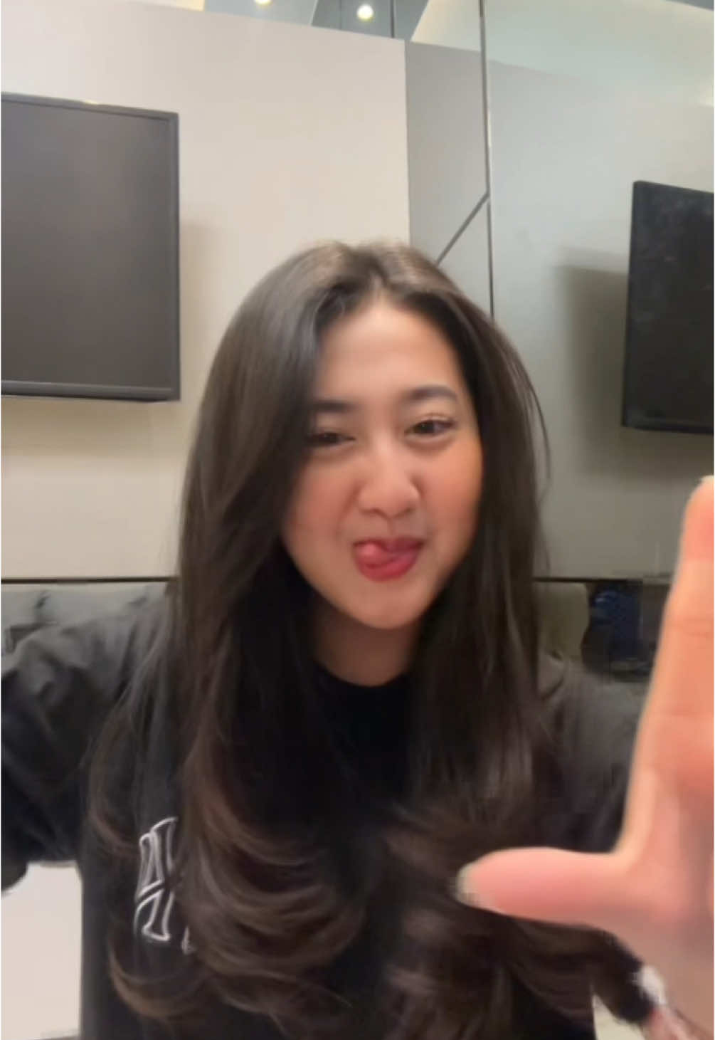 gumonin, start your weekend with velocity borr 🤟🏻😝🤟🏻