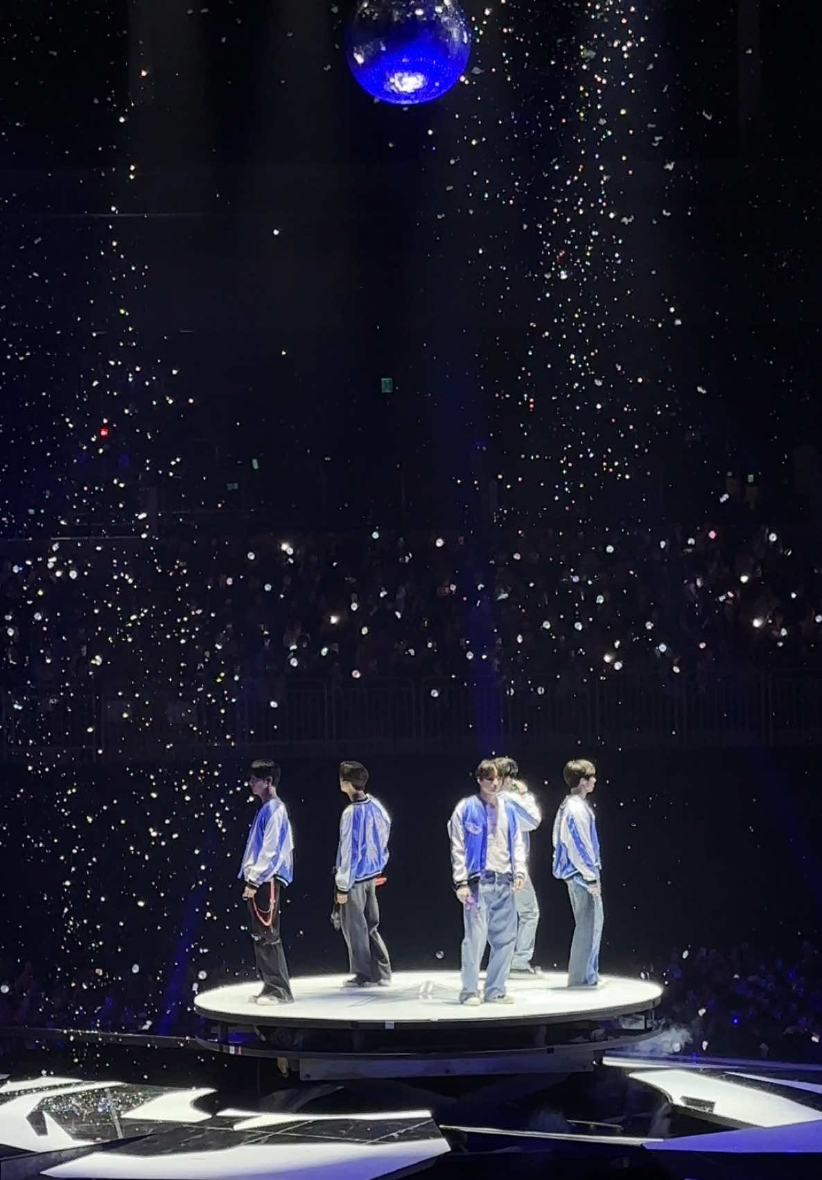 if someone tells me magic doesn't exist i will show them this video ｡･:*:･ﾟ★｡  #txt #tomorrow_x_together #투모로우바이투게더 #antiromantic #act_promise #kpop #concert #seoul #korea 