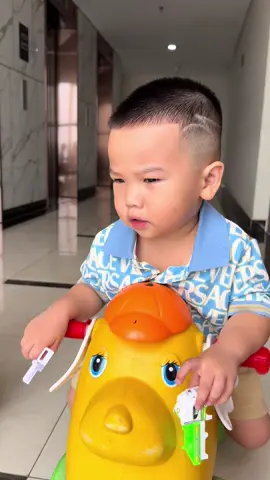 Cuối tuần của bé Bảo Bảo và Tiger là cùng nhau đua xe#embedangyeu #babycute #embedethuongtiktok #embe #embedethuong #xuhuong #embedixechoichan #funny #funnyvideos #embecuoi 