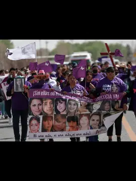 Así late un corazón resiliente: Madres de Víctimas de Arroyo del Navajo, marcha en Praxedis G. Guerrero. Este viernes latió fuerte el corazón de madres a quienes les arrebataron a sus hijas y sus restos fueron encontrados en el Arroyo del Navajo. #8m #niunamenos #niunamas #cdjuarez #latidosdeuncorazonresiliente💜 
