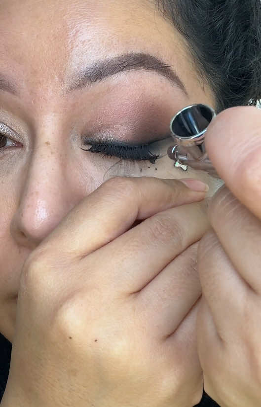 A liner with a machine?  #airbrushmakeup #makeup #airbrush #airbrushmuabyz #fullfaceairbrushmakeup #maquillajetutorial #airbrushing #airbrushfoundation #makeup #howtoairbrush #makeuptransformation #airbrushwingliner #tutorial #maquillajetips #maquillaje #maquillajeconaerografo #airbrushart #airbrushart #maquillajeconaerografo #airbrushart #airbrushmua #makeuptutorial #airbrushliner #aerografo #airbrusheyeshadow #airbrushbrows #brows #eyes #face #airbrushfoundation #airbrushblush #aircontour #facepaint #airbrushhighlight 