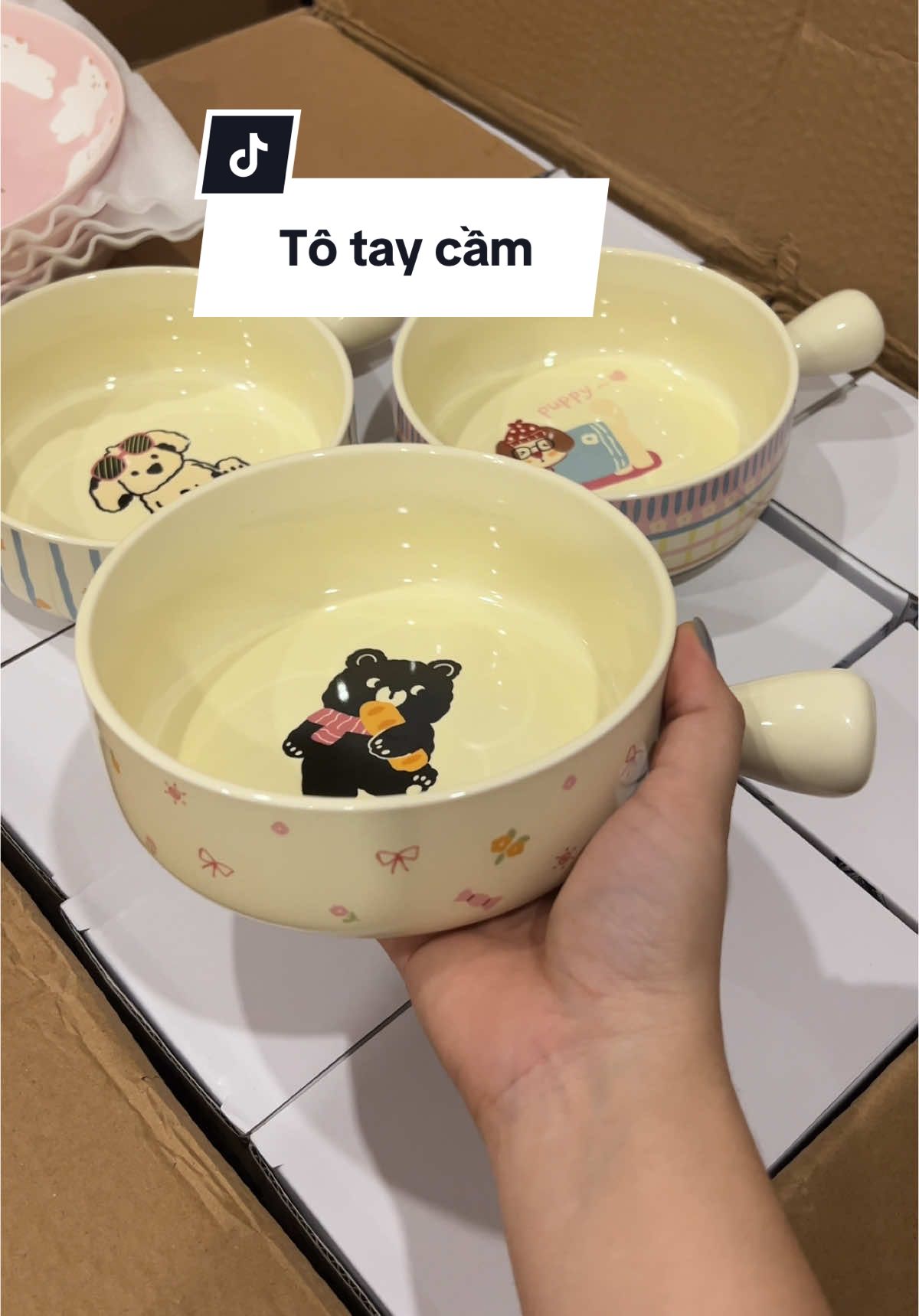 Tô sứ tay cầm siêu xinh iu nhà LuLu ạ 🥰 Dung tích 674ml thì các bác yên tâm ăn bún phở gì cũng ok hết nha #lulucorner #gốm_sứ #tô_ăn_mì #tô_sứ_dễ_thương 