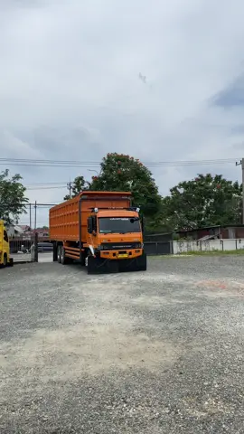 Fuso Longdump Tahun 2014 Panjang 9 M Masih Freee #pekanbaru #riau #kondisi #super #fyp #fypシ゚viral #supirmuda #supirtruck #sawitriau #brondolansawet #riauniaga #sawitbalap #trontonbalap @Arif Aqli Dasriandi 😁 @pangkalanlighting @Tokotruk 