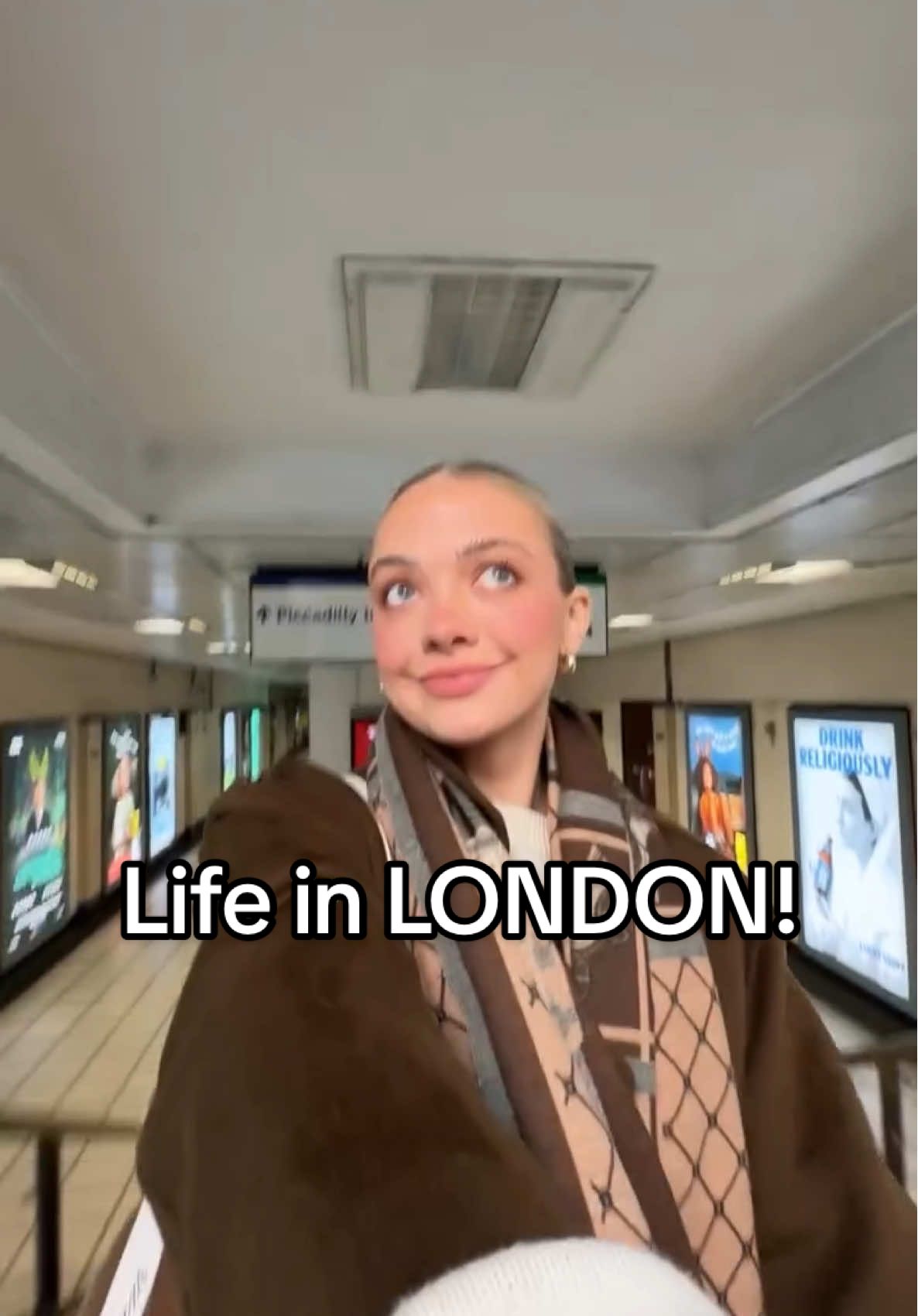 Day in my life being a London girl: mastered tube, began flat hunting, and made Selfridge’s my personality. 🇬🇧👟👜☕️🏙️🚇 London, I think we will get along just fine.  . . . #diml #londonvlog #canadianinlondon #dayinlondon #earlscourt #londoncontentcreator #movingtolondon #flathunting #TrendHero-ToolforCreators 