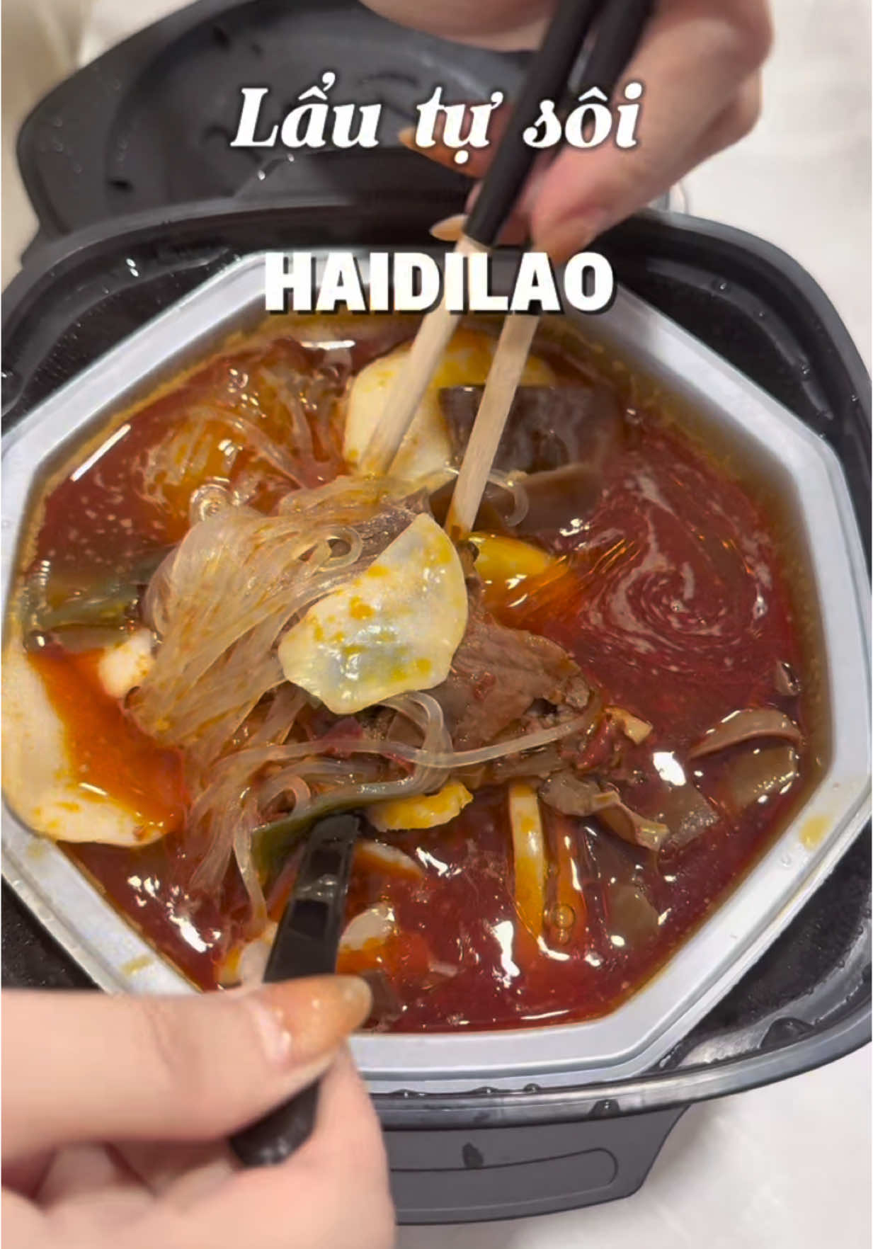 Cơm nước gì chưa mấy người đẹp ơi, ăn lẩu tự sôi đỡ nha #review #haidilaovietnam #lẩutusoihadilao #lautusoi #lautusoihaidilao #Foodie 