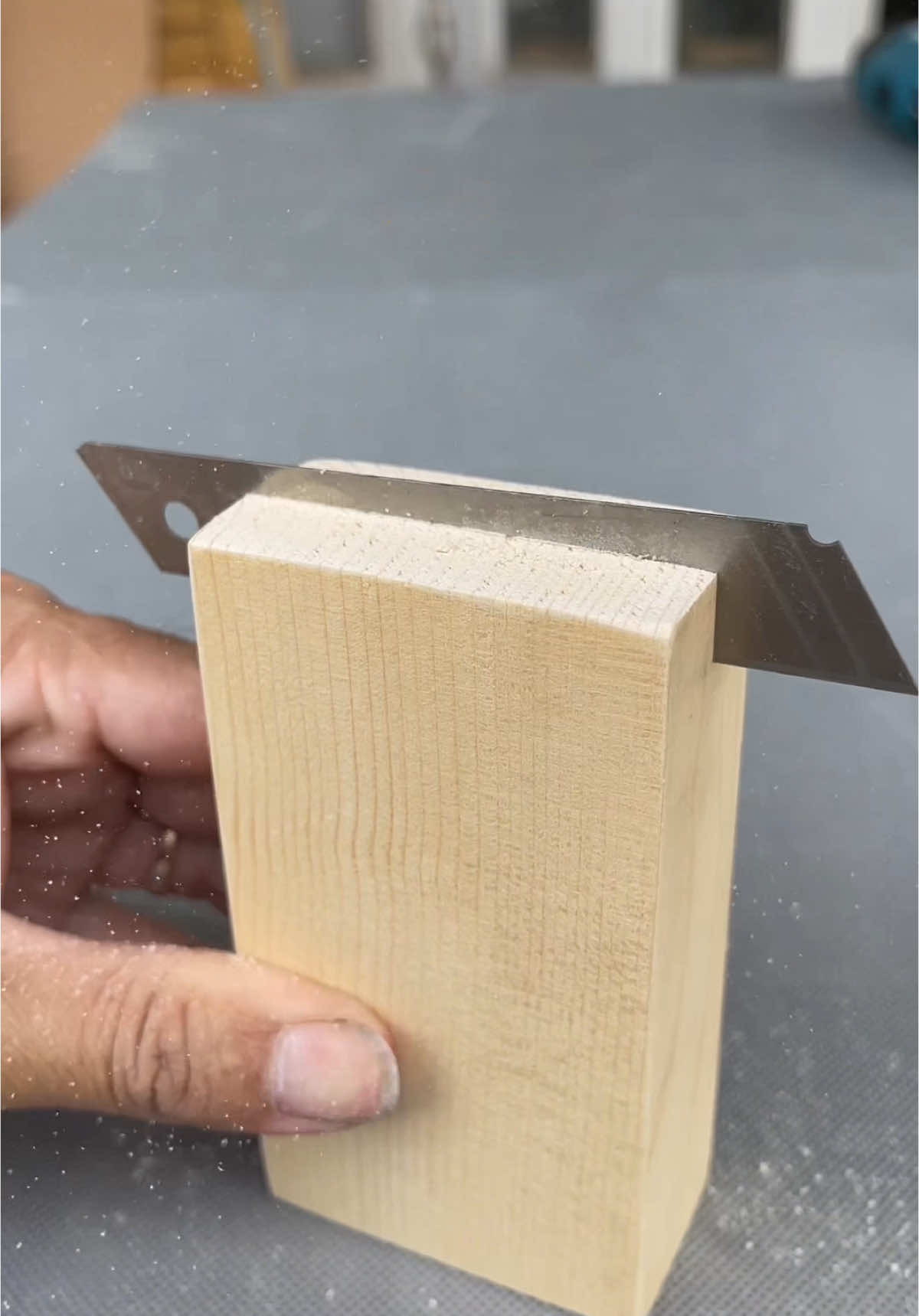 This is a great trick with a wooden stick and a utility knife. #DIY #tips #tools 