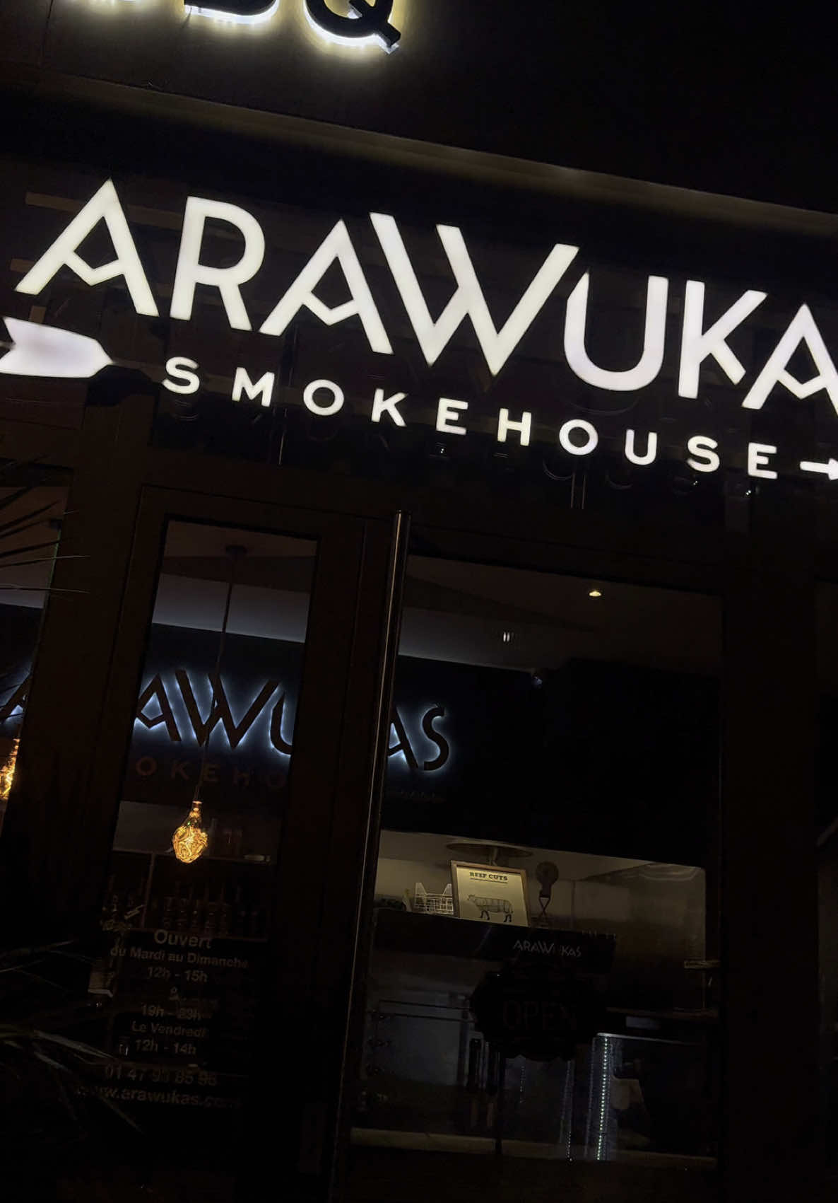 Petite sortie entre cousine ♥️ Le restaurant était incroyablement bon … @ARAWUKAS SMOKEHOUSE @ARAWUKAS #restaurant #sortiesparis #chill #sisters #fyp #pourtoi 