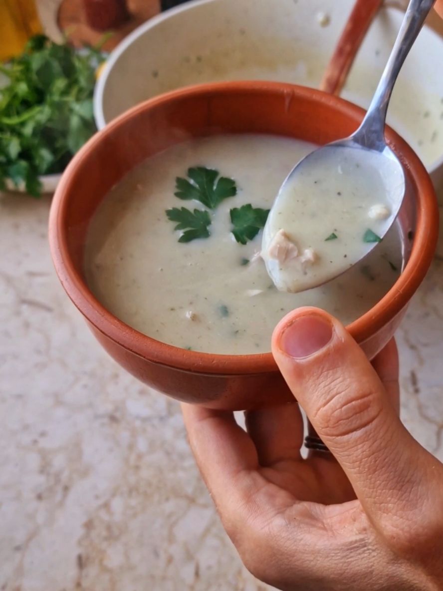 🥰 healthy رمضان ☪️   Soupe de poulet super facile healthy et délicieuse 😍 Ingrédients :  Poulet  Oignon  Pomme de terre  Persil Céleri  Thym laurier  Fromage blanc  Citron  دجاج البصل البطاطا الكرفس البقدونس الزعترة رند  جبنة  الليمون #healthylifestyle #modedeviesain  #recettefacile #heltmind #sportifalgérien #sportdz #sportlavie #اكل_صحي #الجزائر  #conseilsportif 