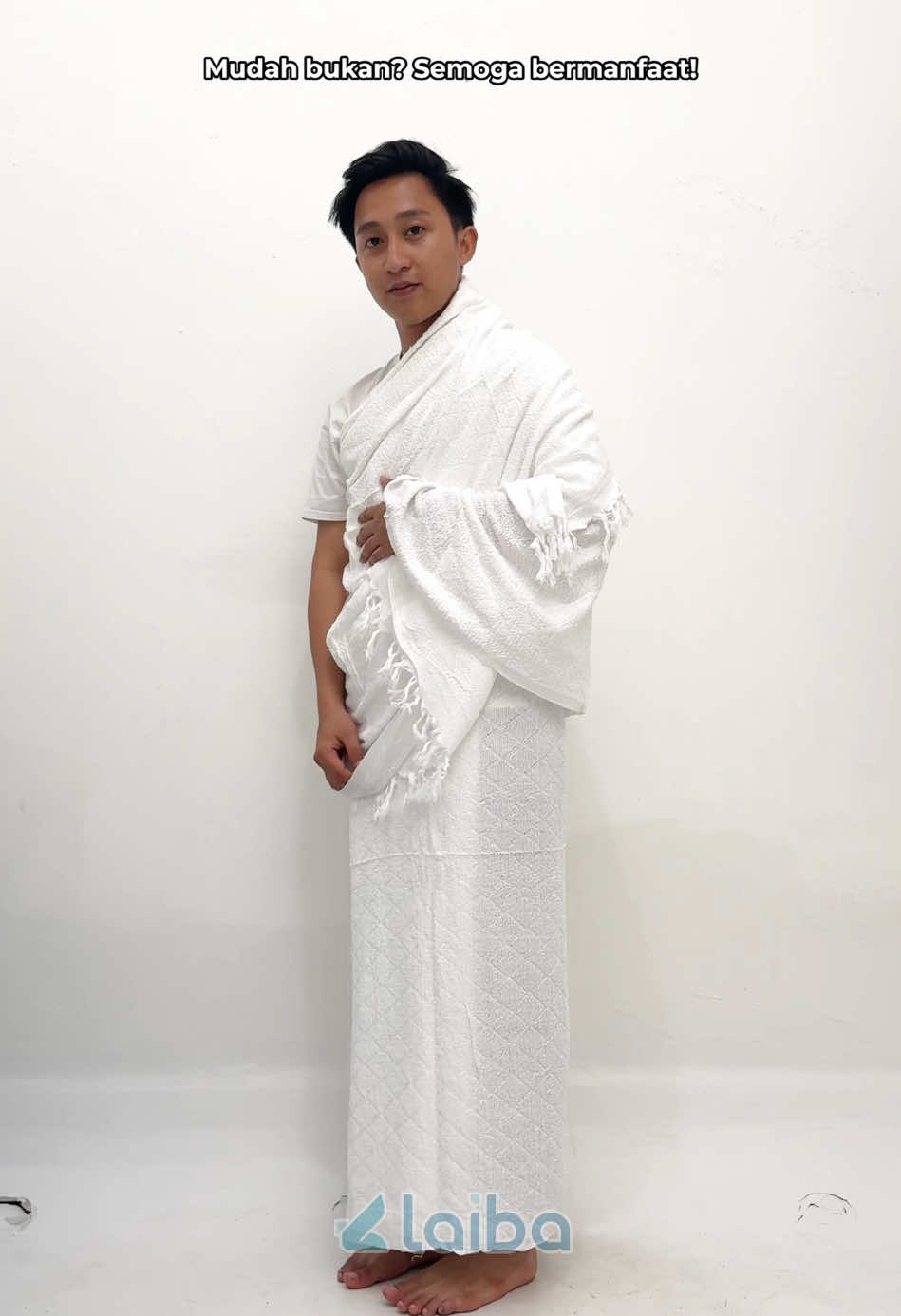 Buat para kaum adam, masih bingung cara pakai kain ihram yang benar? Simak tutorial berikut ini yaa! Jangan lupa like & share, semoga bermanfaat! Info kontak dan konsultasi untuk perjalanan umroh hubungi: 📞 +6285280010071 | MinBa 🌐 @laibatour.id | www.laibatourtravel.com #JelajahRamadan #laibatour #umroh2025 #fyp #umroh #foryourpages #HealingJourney 