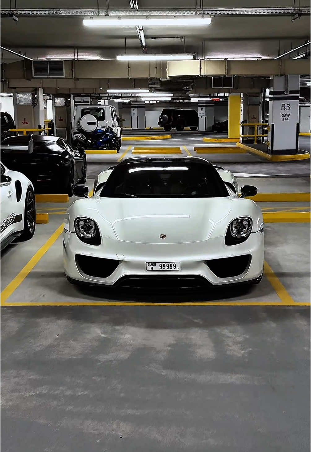 Perfection..  || @havingfun0470 @D💫 #porsche #918 #porsche918 #porsche918spyder #hypercar #dubai #uae #dubaicars #carspotting #918spyder #holytrinity 