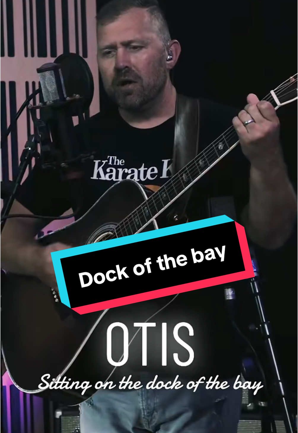 Who doesn’t love a little Otis!! #coversong #musician #musiciansontiktok #otisredding #sittingonthedockofthebay 