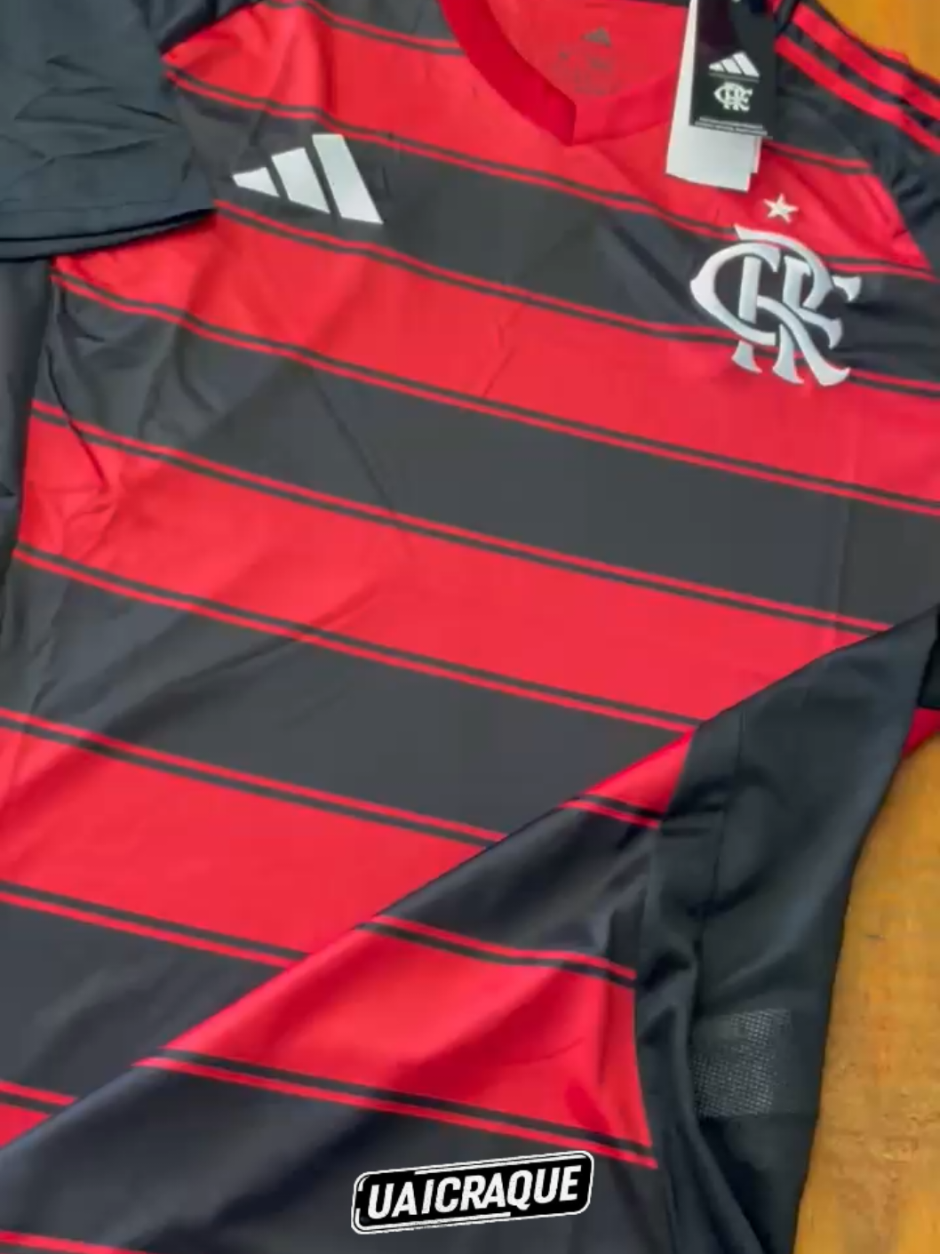 Confira a Nova Camisa do Flamengo 25/26 - Só aqui na UaiCraque você encontra os lançamentos 2025 dos principais clubes do Brasil e do mundo. Acesse nosso site pelo link da bio e garanta sua nova camisa do mengão. Não perca tempo 🔥🔥 Parcelamos em até 12x Sem Juros no Cartão e também temos a opção de PIX Parcelado 😱😱♥️ Adicione 3 camisas no carrinho e você terá um desconto automático de uma camisa. Vai levar pra casa 3 camisas pelo preço de 2. Frete Grátis para todo Brasil, com entrega garantida ou seu dinheiro de volta 😱😍 LINK NA BIO 👊🏼. . . . #flamengo #blusadoflamengo #camisadoflamengo #mengao #mengão #mengaomalvadao #mengãomalvadão 