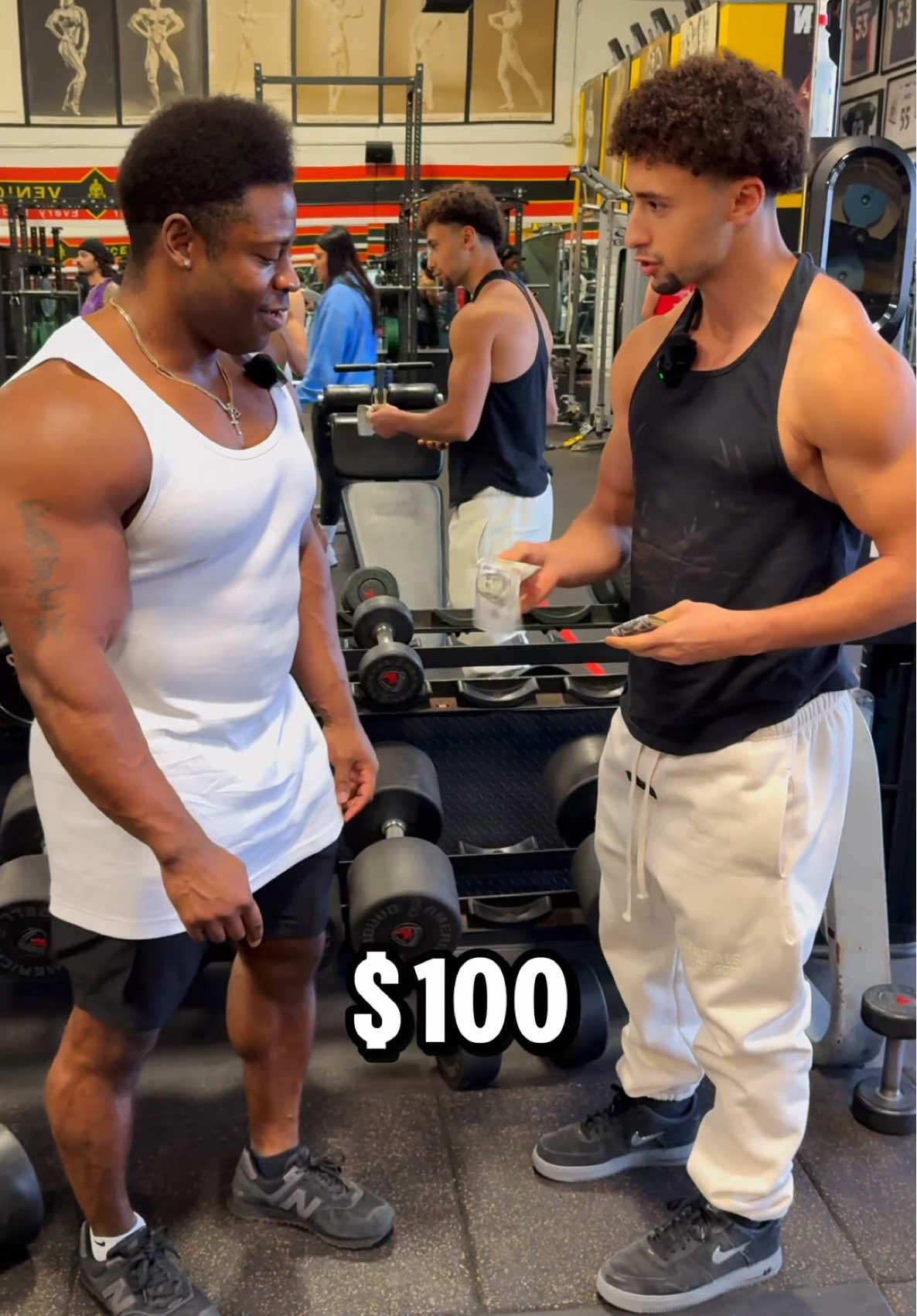 Can this little guy beat me for $5,000💪🏽⁉️ #challenge #viral #gym #trend #fitnesschallenge #mrbeast #winmoney #workout #funny #comedy #Fitness #trending #rage #bodybuilder #curls #biceps @Breon M. Ansley 