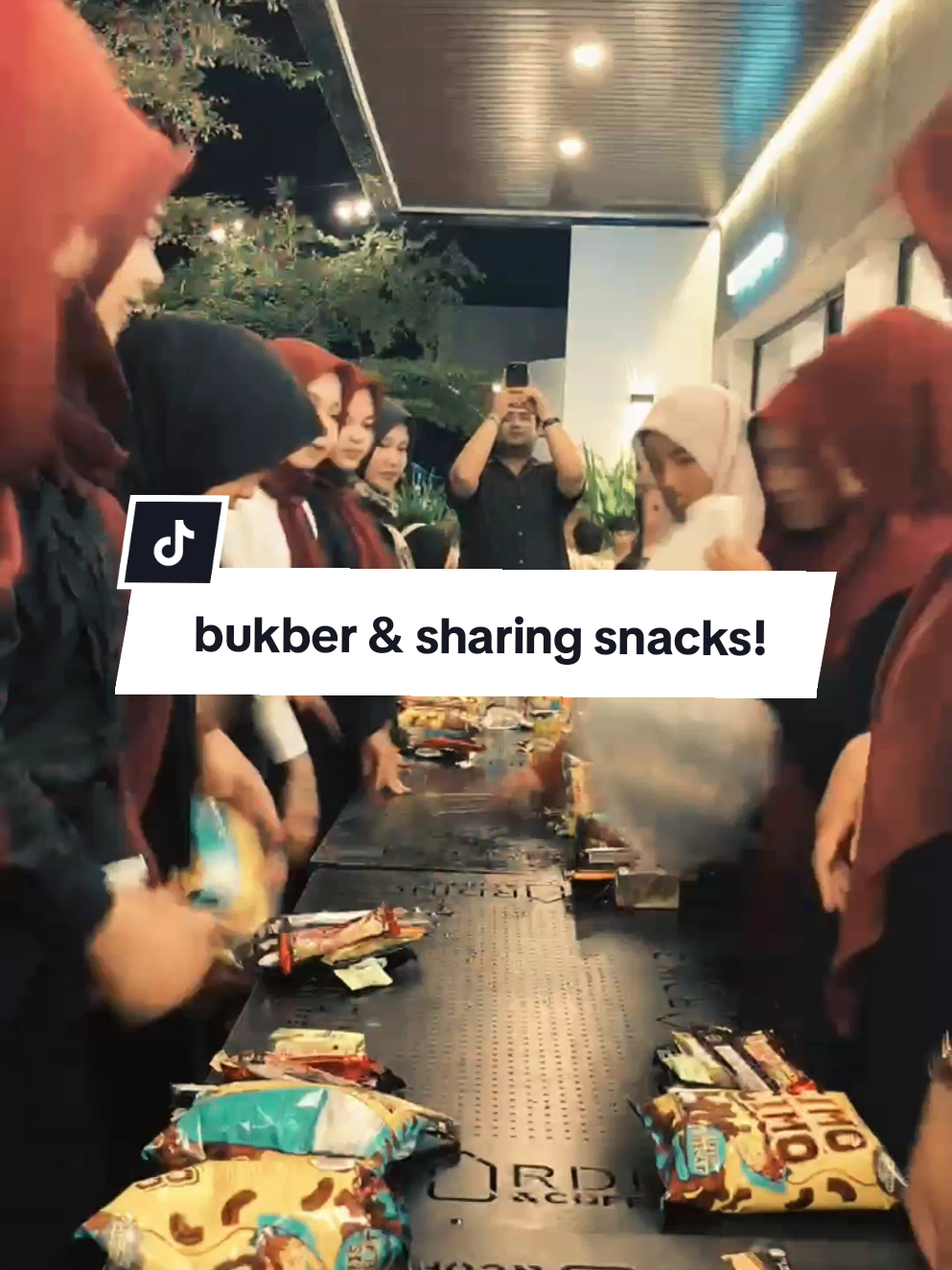 Keseruan hari ini bareng Thenablovers Aceh di agenda bukber! Thank you semuanya, semoga cinta kalian tidak sia-sia ya! love, minceh😘🌹 video by: @onlythengik  edited by: @N O V I 🦋  #nabilataqiyyah #kekalyangsementara #cintasiasia #thenabloversaceh #thenablovers #aceh #boardingcafe #acehviral #acehtiktok #bukberaceh #bukberbandaaceh #bukapuasabersama #bukber2025💫✨🌙 #fypシ゚ #fyp @Nabila Taqiyyah  @Thenablovers Official  @abi & umma 