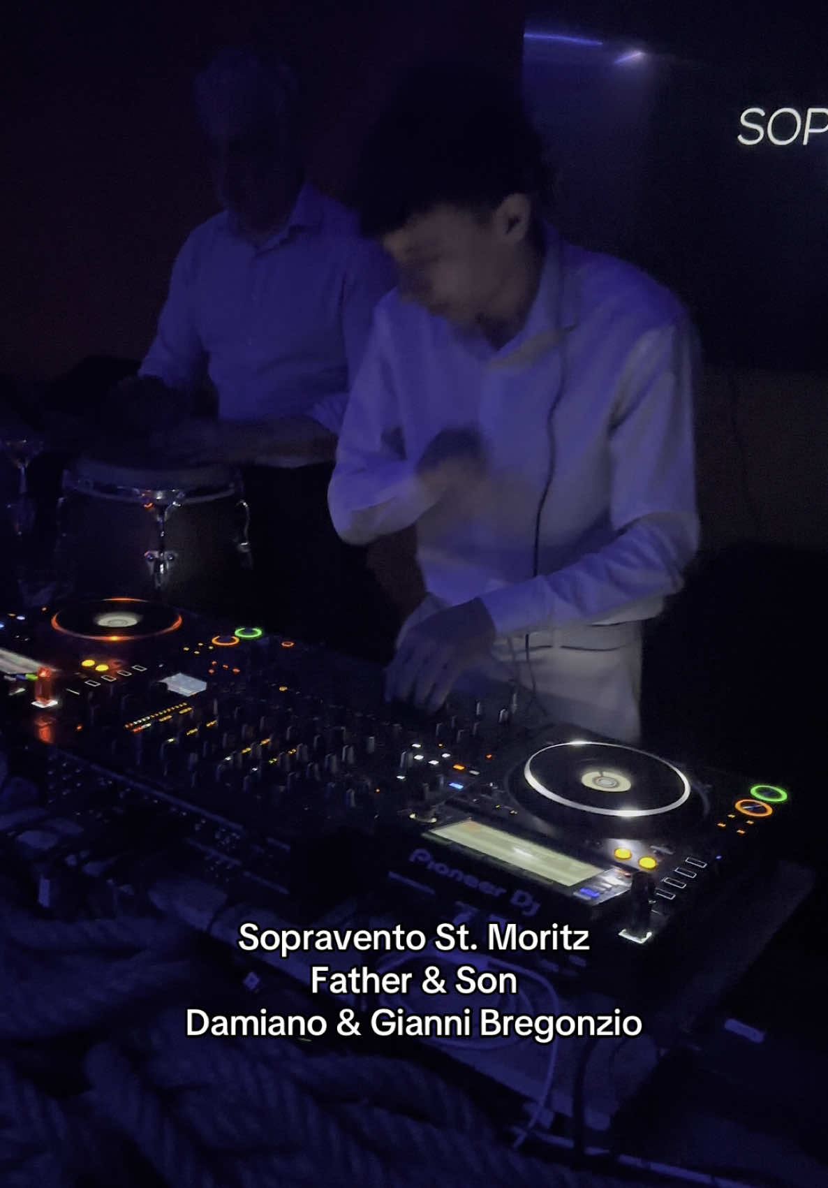 🔥Sopravento St. Moritz🔥 🥁Father & Son - Damiano & Gianni Bregonzio🎧 @gianni.bregonzio #sopravento #sopraventoclub #sopraventostmoritz #stmoritz #stmoritznight #stmoritznightlife #engadinews #engadin