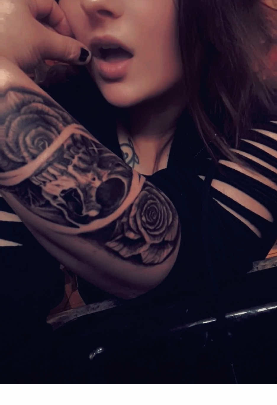 i… i got a new tattoo, can you tell? 🤣😍🖤✨🫠 #skulltattoo 