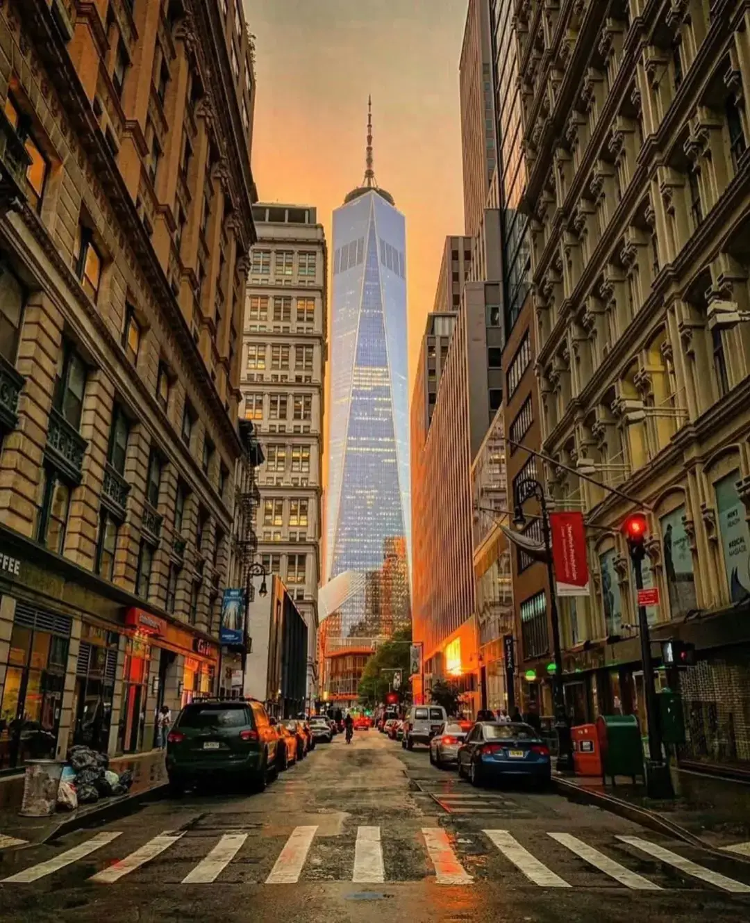 New York City…!🇺🇸🗽🫶🏻 . . ✔️ Credit 👉🏆🎥 @newyork_city_us . ✔️Alliance @america_states @guimellousa @enjoy_la_ .  ✔️Tag your best US photo with the tag #conexaoamerica or @conexao.america for a chance to be featured.  . #instagram #explore #newyork #newyorkcity #greencard #eb2niw #eb1 #Love #photography #empirestatebuilding