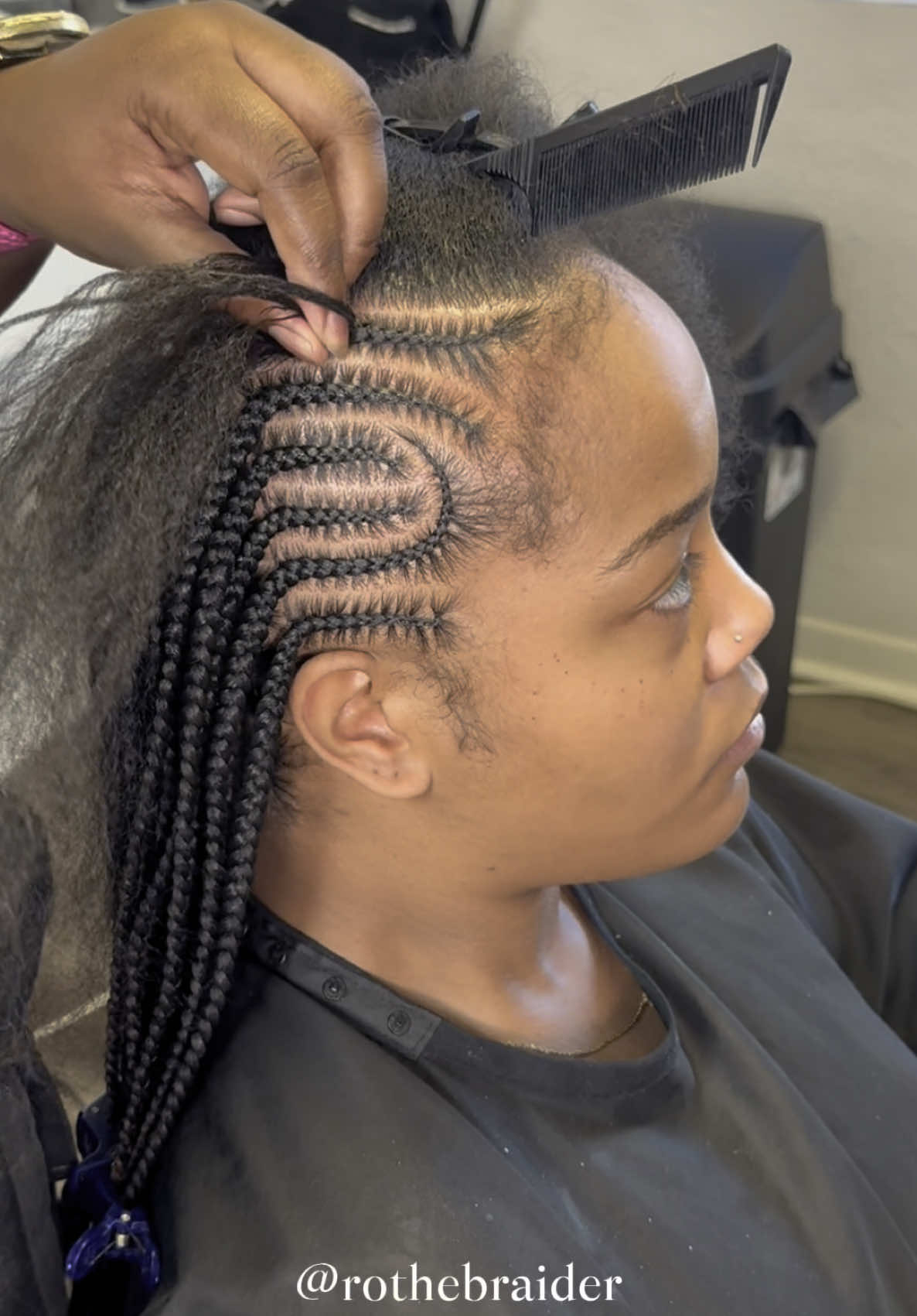 do this fulani bob with me! #stitchbraids #tampabraider #tampastylist #braidtutorial #braidstyles #cornrows #knotless #fulanibraids #labraider #atlbraider #miamibraider #largeknotless 